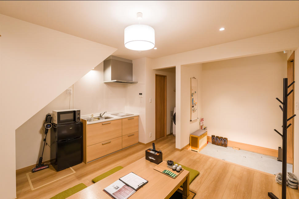 リビング、キッチン、玄関