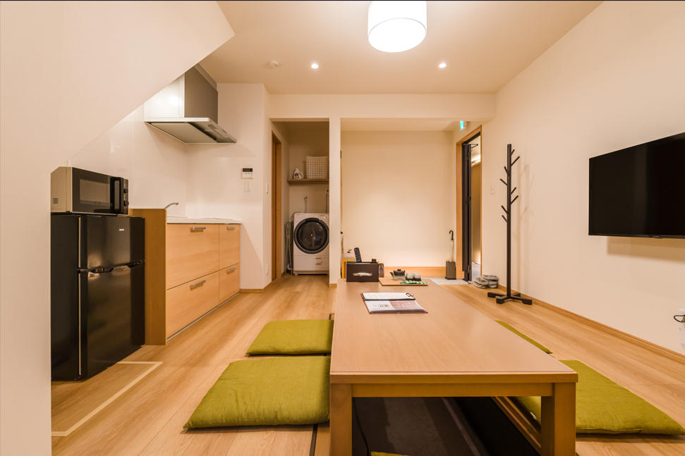 リビング、キッチン、玄関（洗濯機付き）