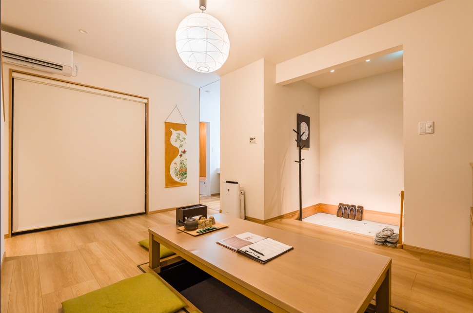 リビングルームと玄関