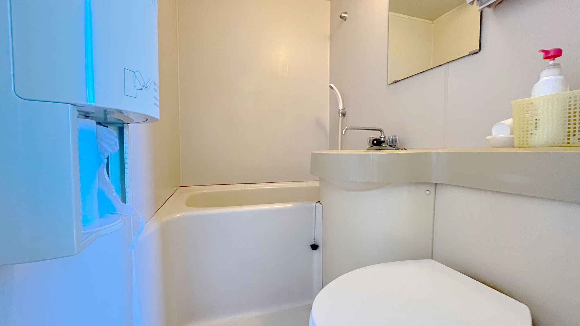 【本館客室】和室8畳の客室の一例　ユニットバス付き*