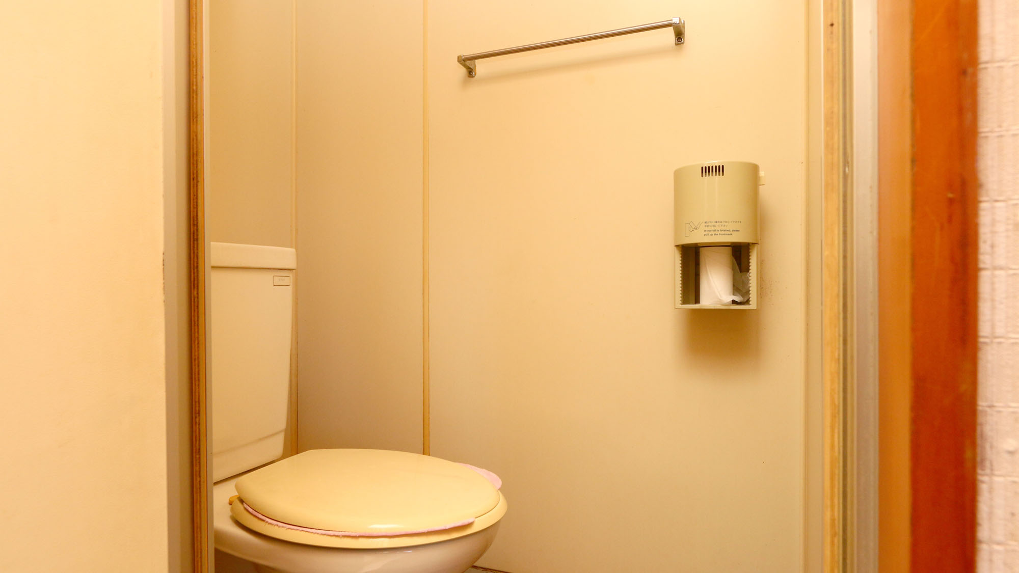 【本館客室】和室10畳の客室の一例　バス・トイレ別々付き*