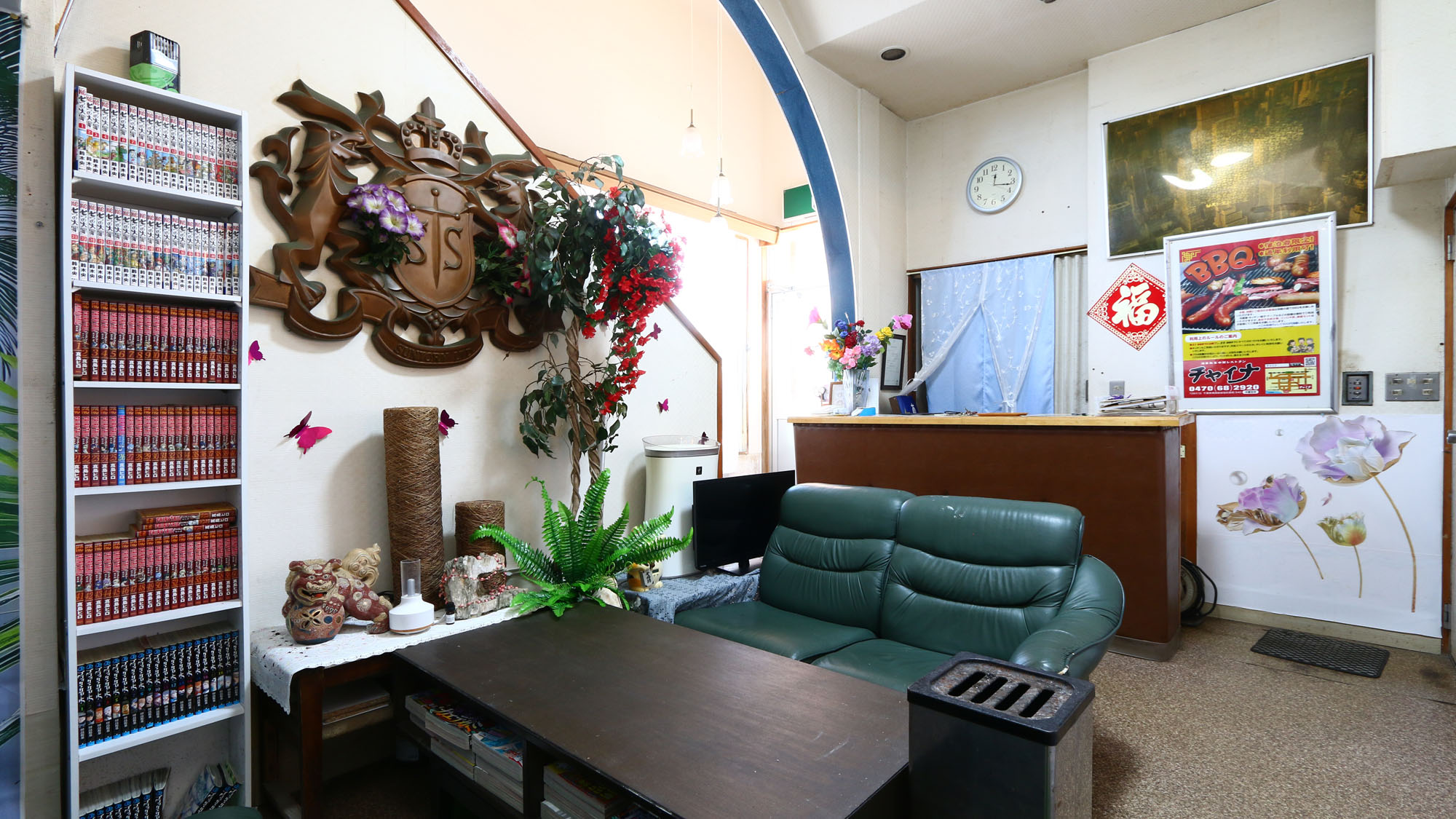 【本館ロビー】こぢんまりとしたロビーで、ゆっくり流れる時間を*