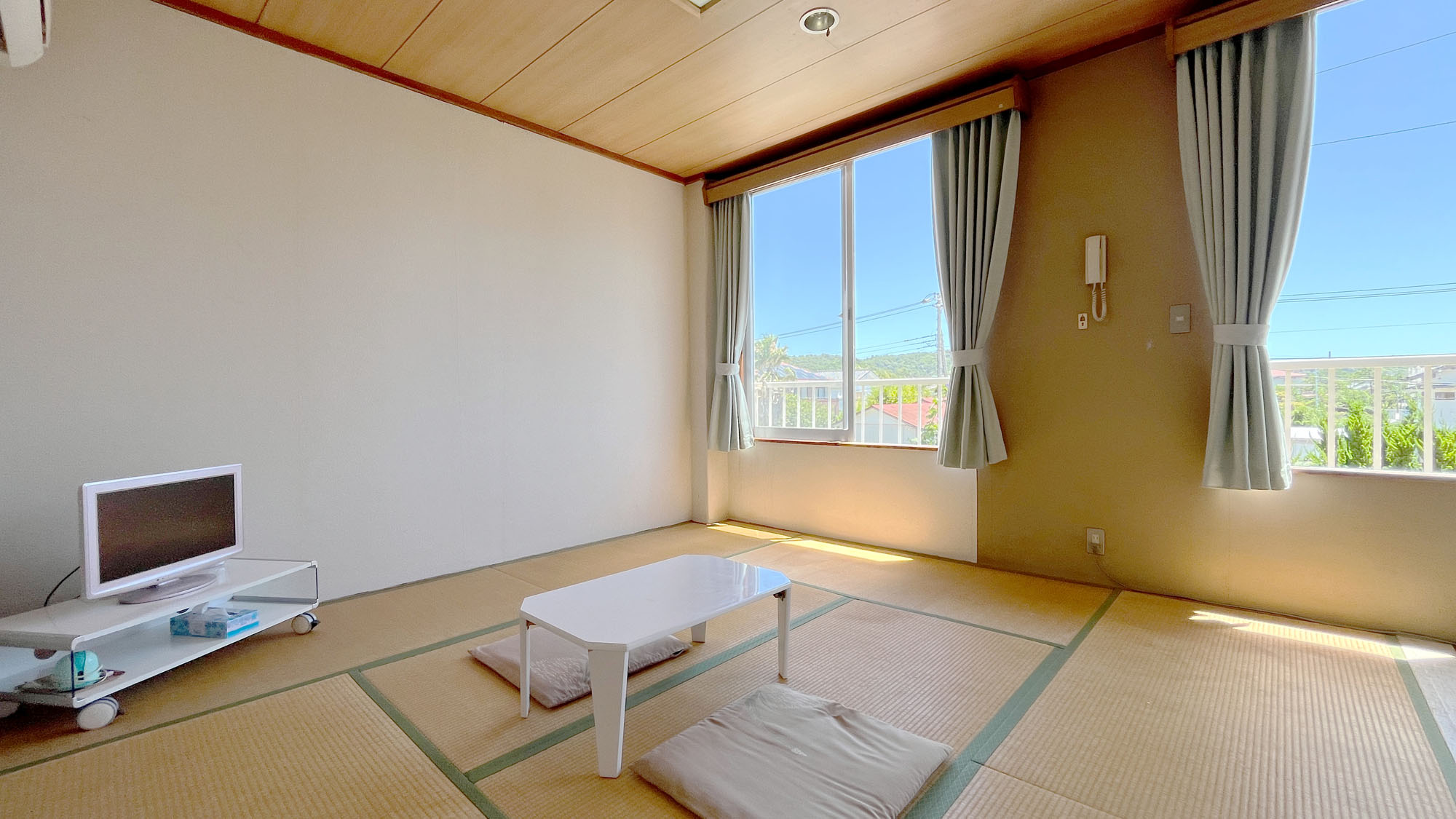 【本館客室】和室8畳の客室の一例*