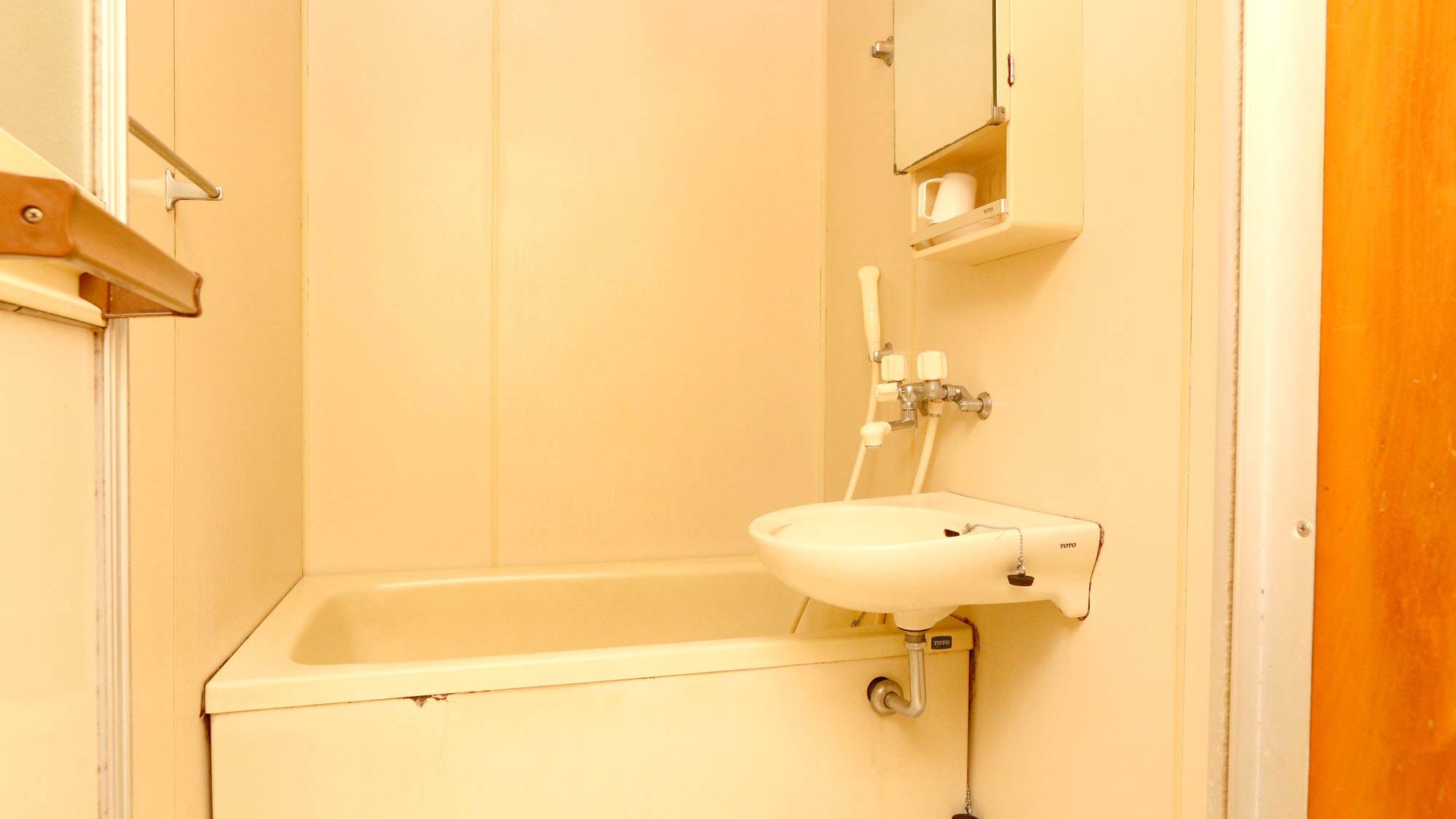 【本館客室】和室10畳の客室の一例　バス・トイレ別々付き*