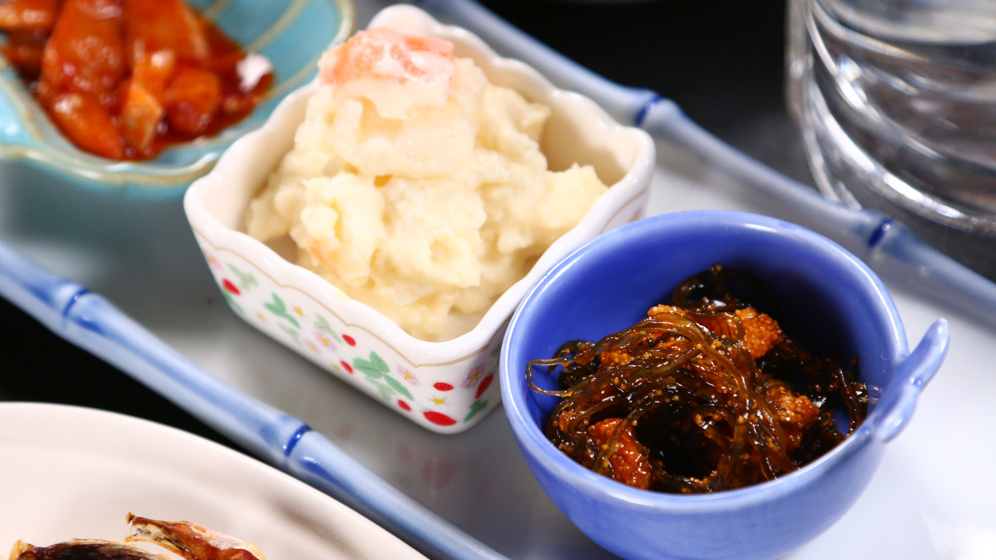 朝食】和朝食の一例　小鉢3種*