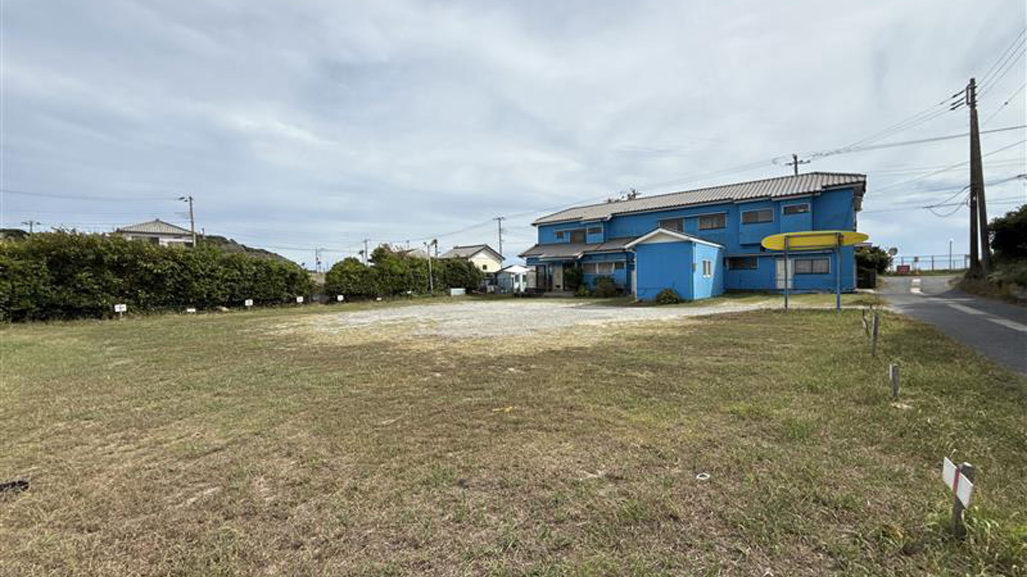 【別館駐車場】大型車でもラクラク。余裕のある駐車スペース*