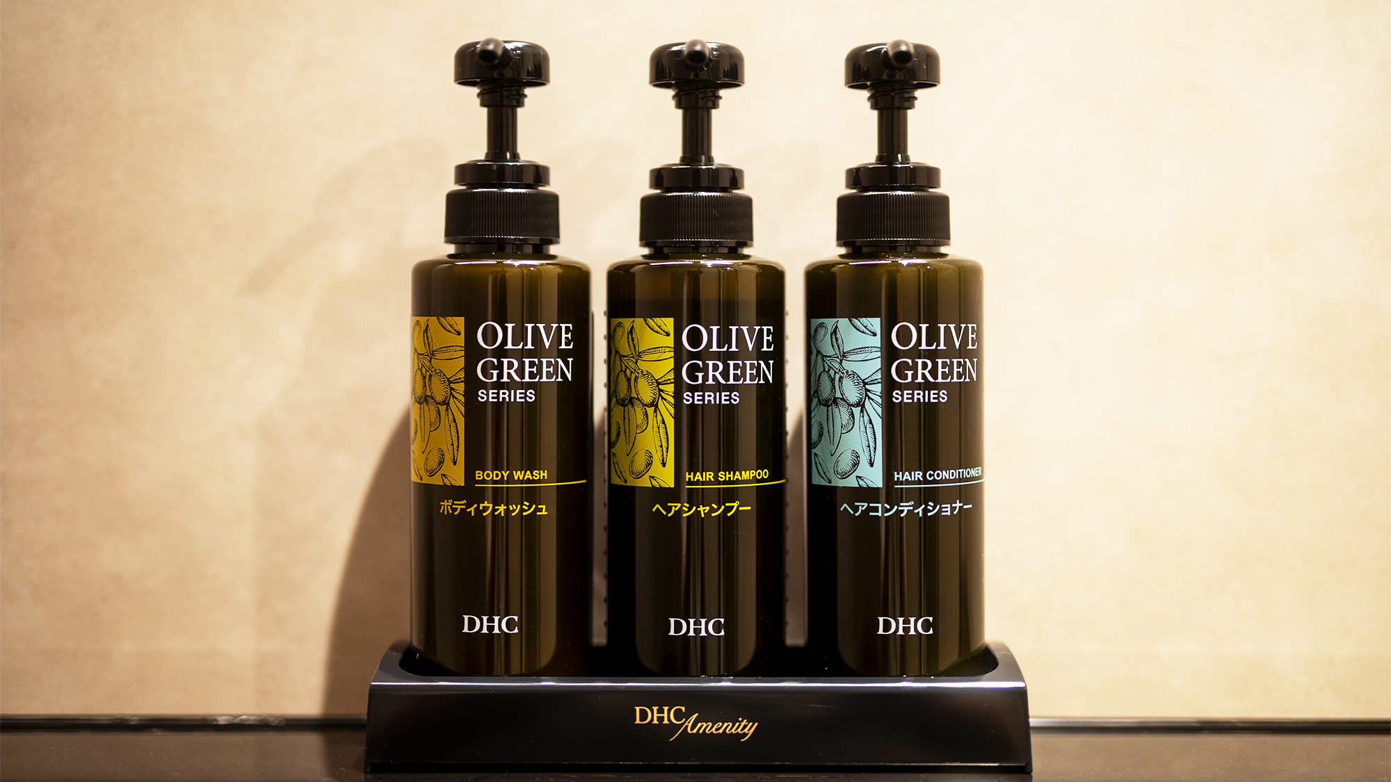 シャンプー・コンディショナー・ボディーソープは「DHC」オリーブシリーズです。