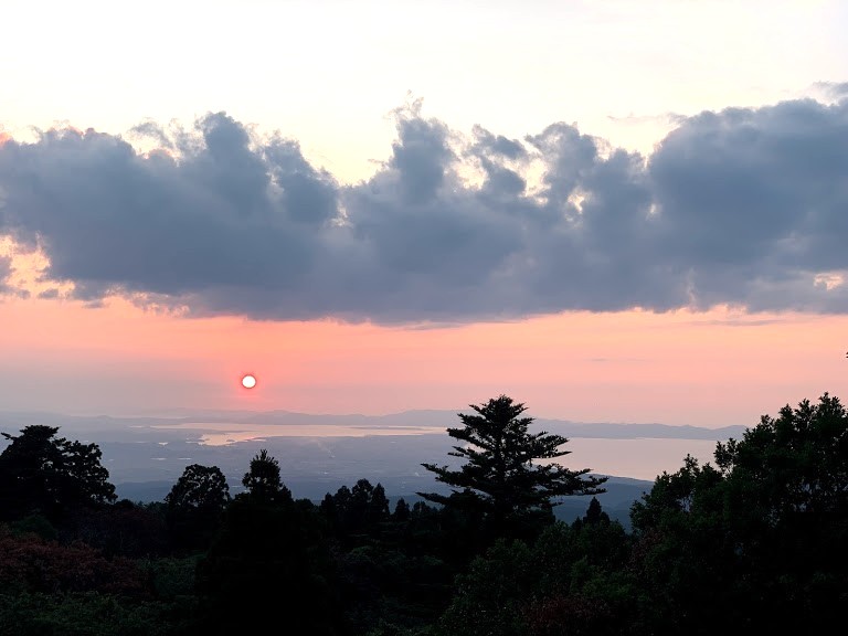 大山から眺める夕日