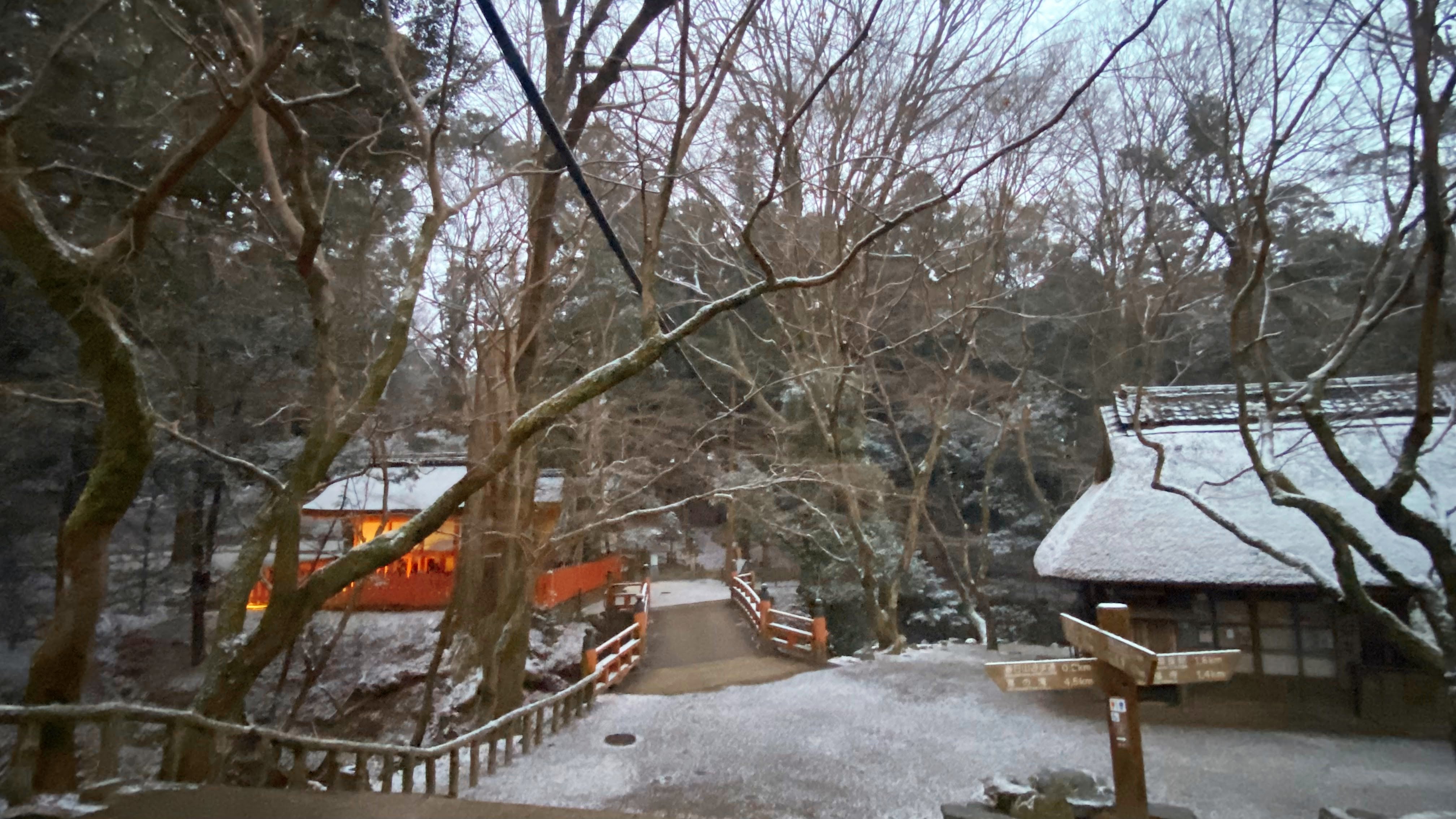 ホテルの窓からの雪景色