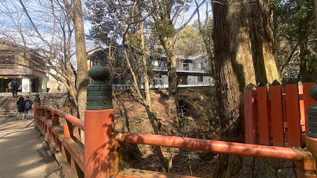 春日大社水屋参道よりホテルを望む