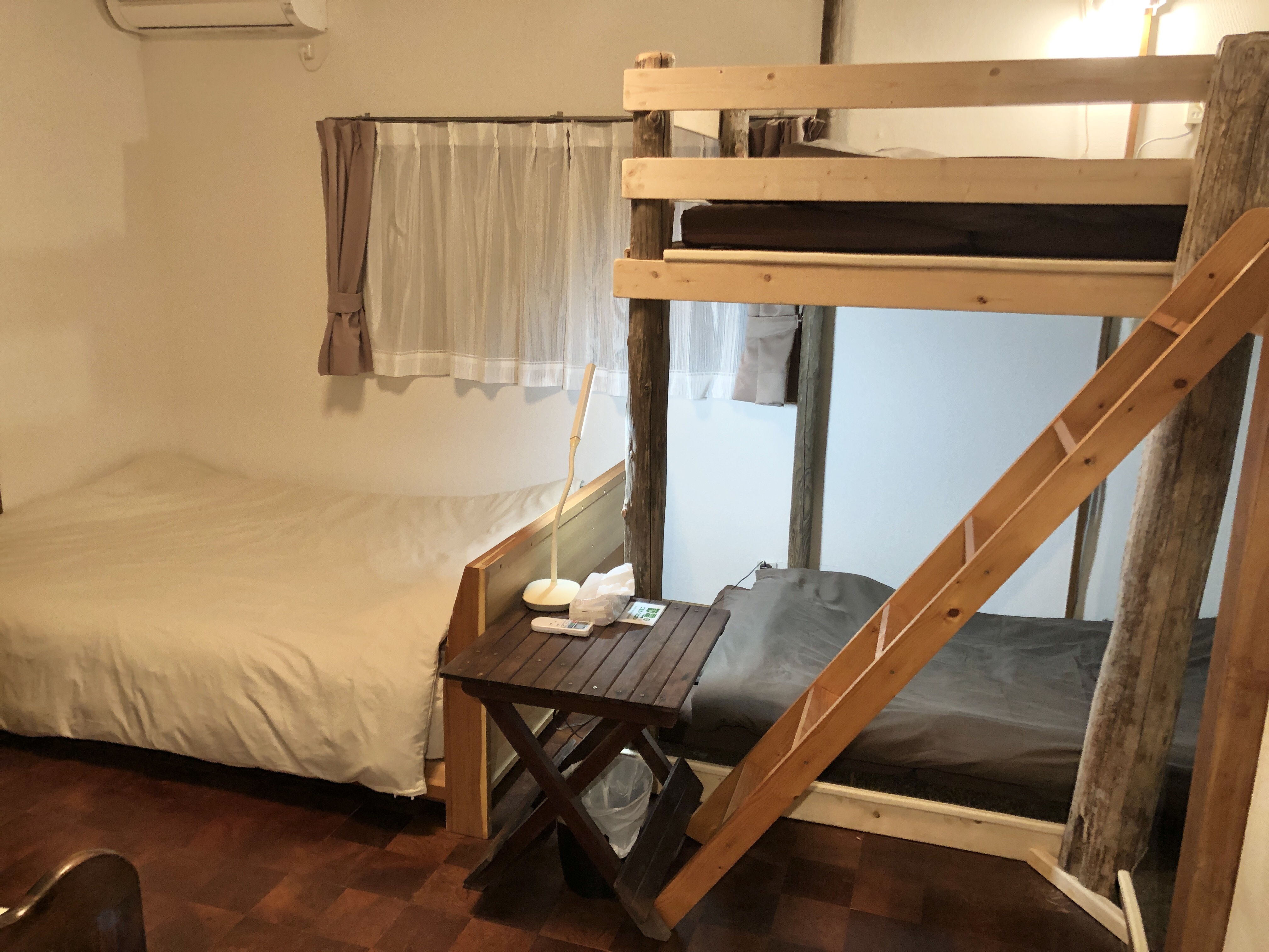 寝室（二段ベット）