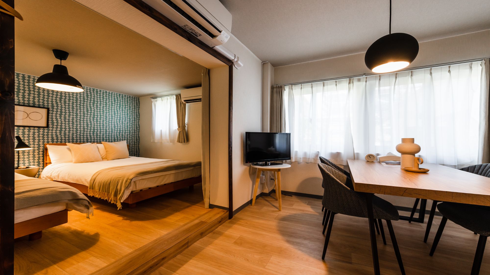 【セミダブルツイン（キッチン・シャワー・トイレ付）207室】30平米の広々空間。