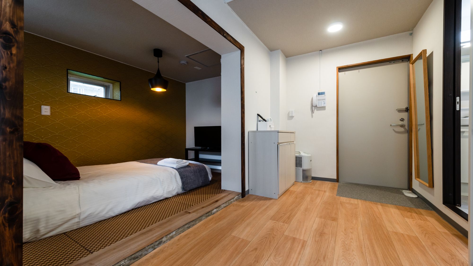 【ダブルルーム（キッチン・シャワー・トイレ付）203室】機能的な21平米。玄関から寝室までスムーズな