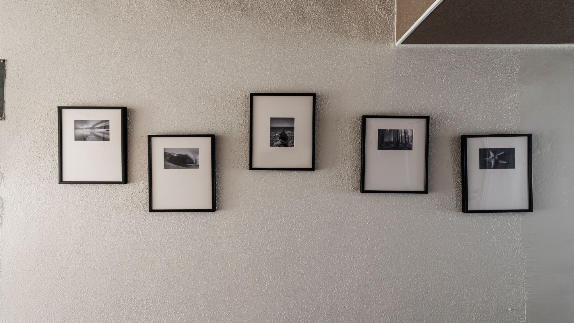 【4階】お部屋までの通路も、まるでギャラリーのような洗練された空間が続きます。