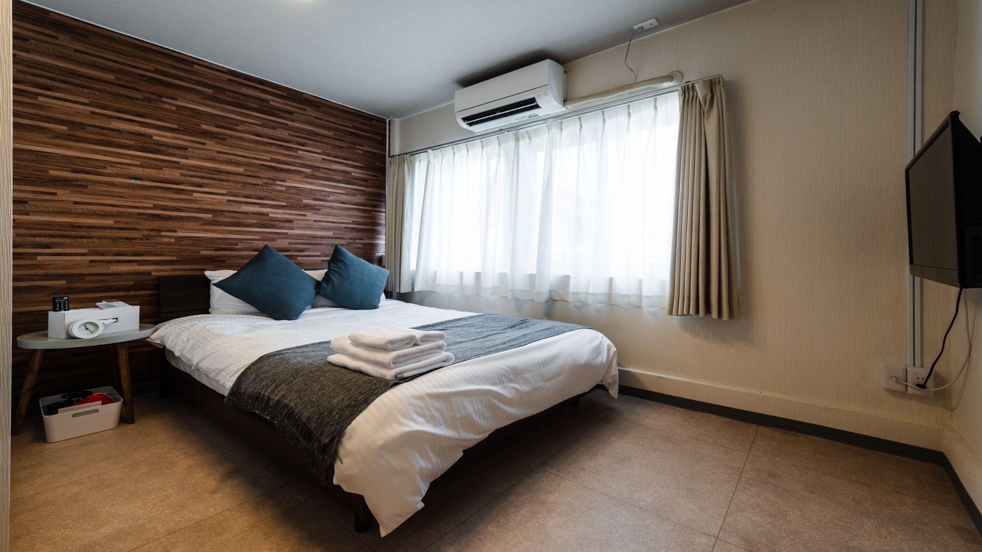 【ダブルルーム（シャワー・トイレ付）2－3階】2名様まで都会の喧騒を忘れてお寛ぎいただけます。