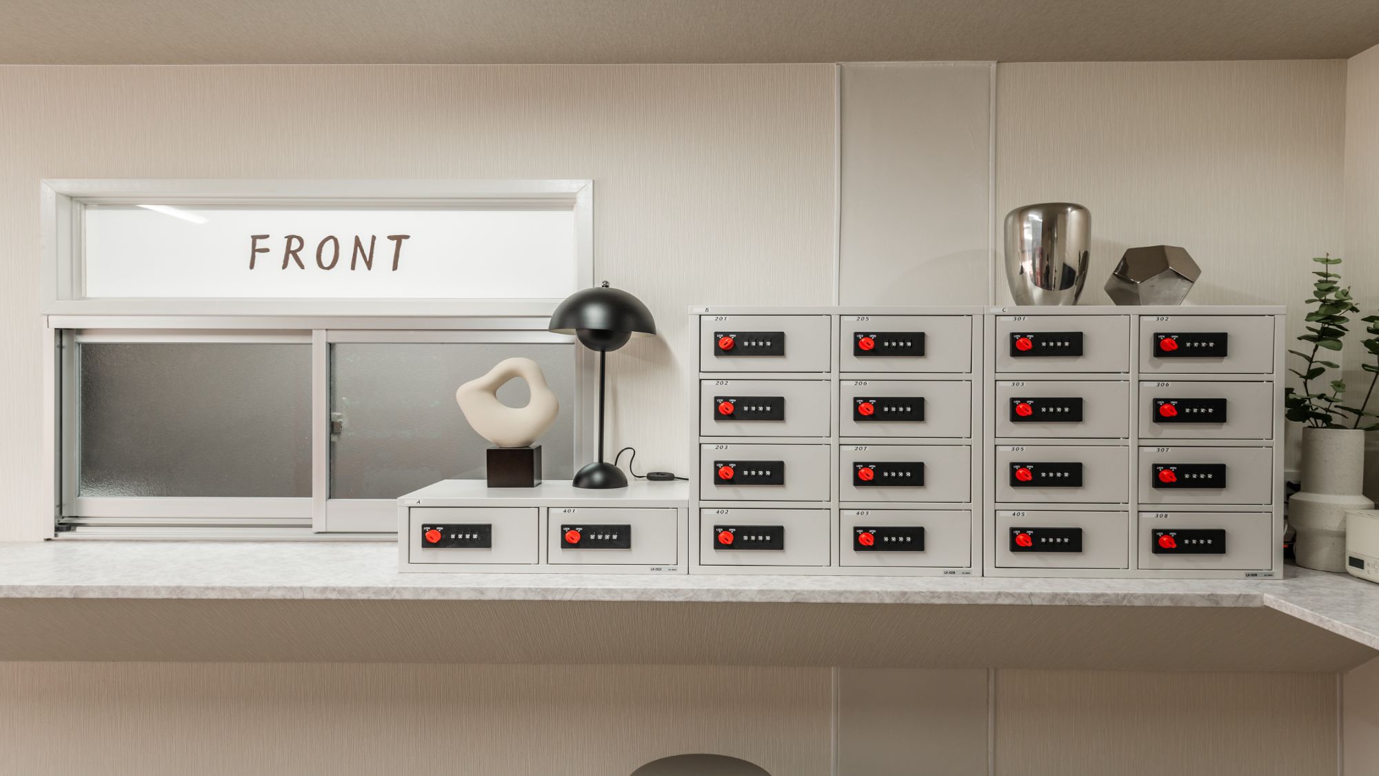 【1階共有スペース】セルフチェックインでスマートな旅をサポートします。