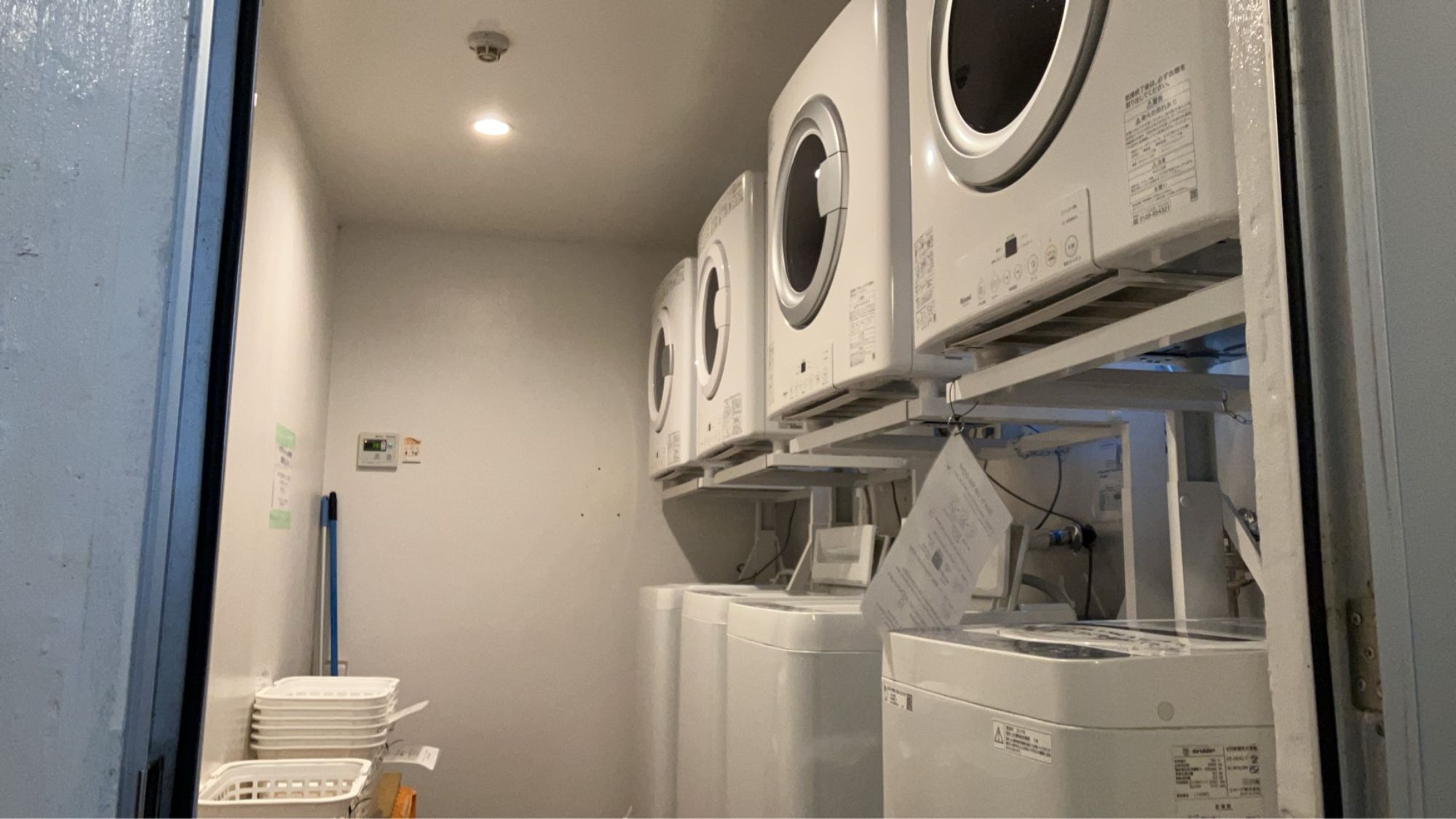 【ランドリー】無料洗濯機と乾燥機完備。長期滞在や、マリンアクティビティ後の衣類ケアも快適に。