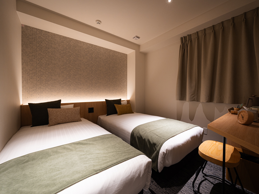 ベッド幅１００㎝ベッド２台のお部屋です【Wi-Fi完備】