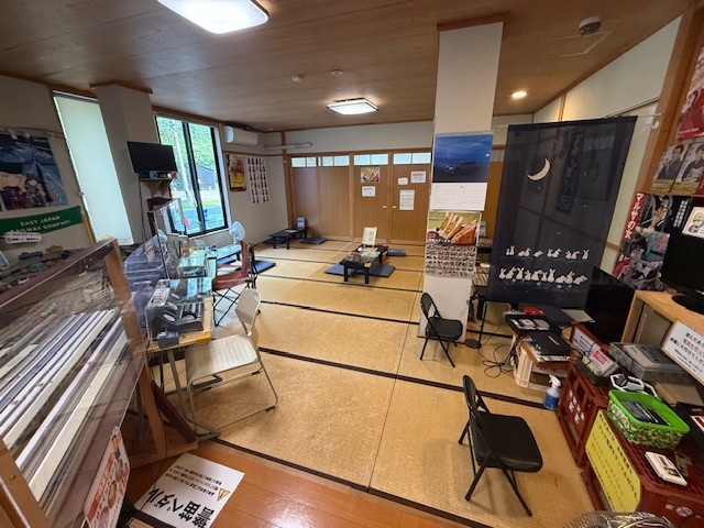 安く宿泊したい方向け！本館休憩室を扉で仕切って寝る部屋　犬も宿泊OKで条件あり　朝夕付き