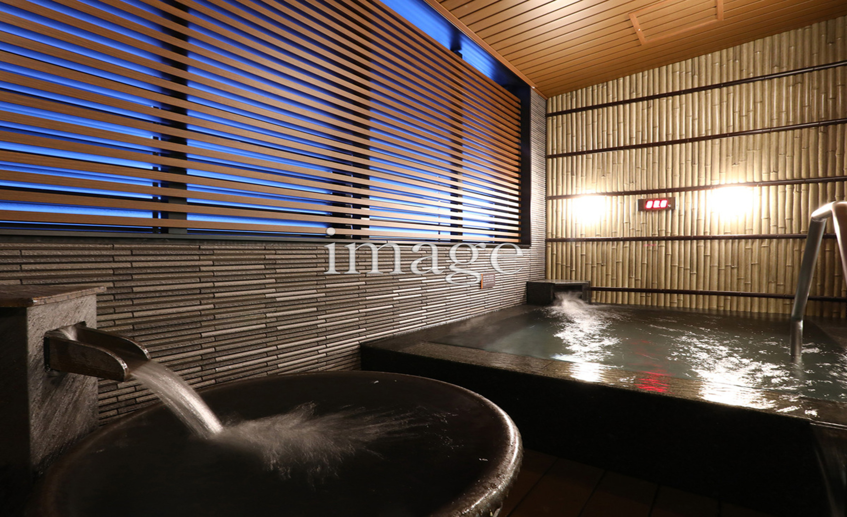 ■準天然光明石温泉（人工温泉）大浴殿（露天風呂）