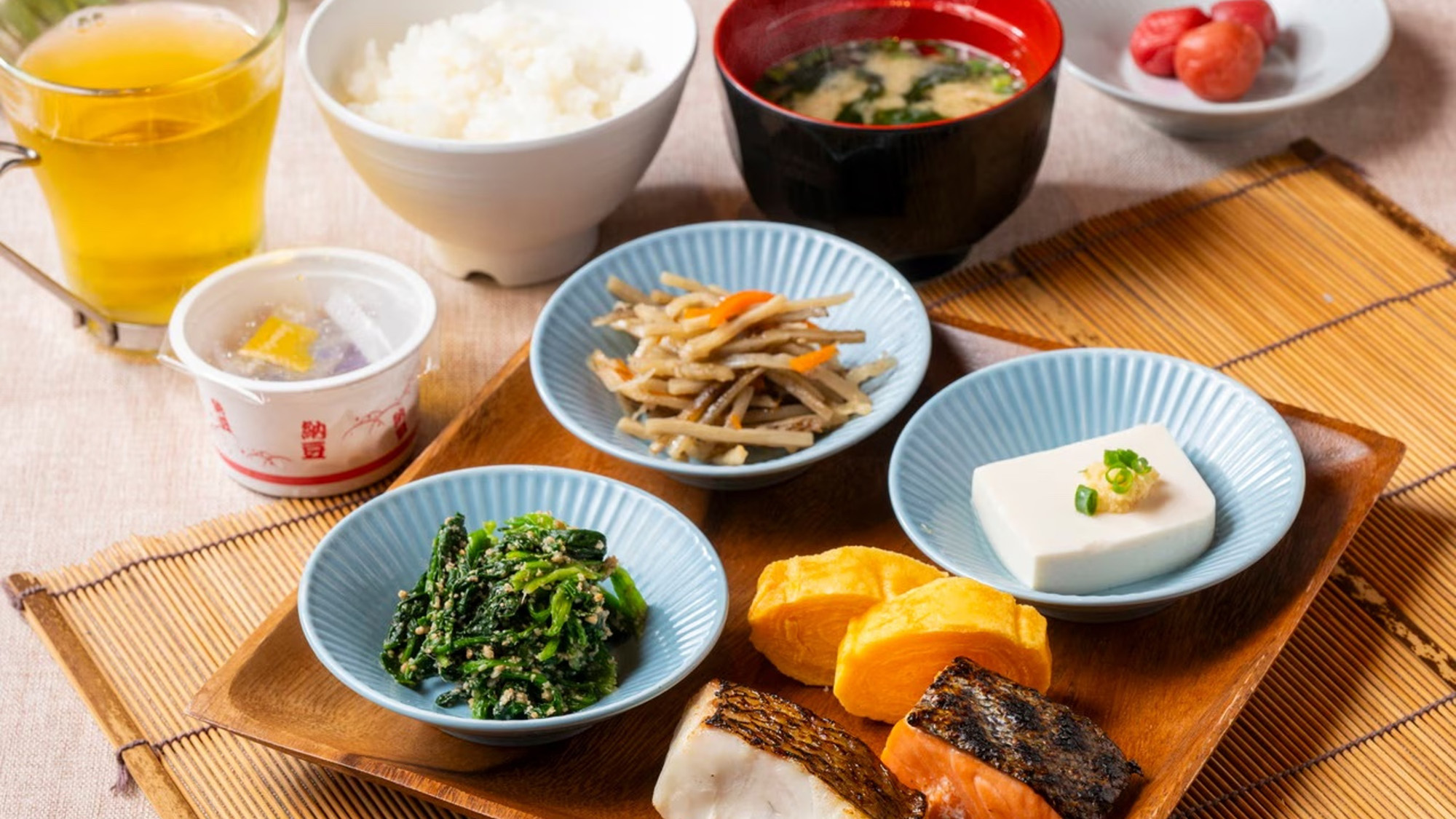 【イメージ】炊きたてご飯と彩り豊かな和惣菜（和食例）