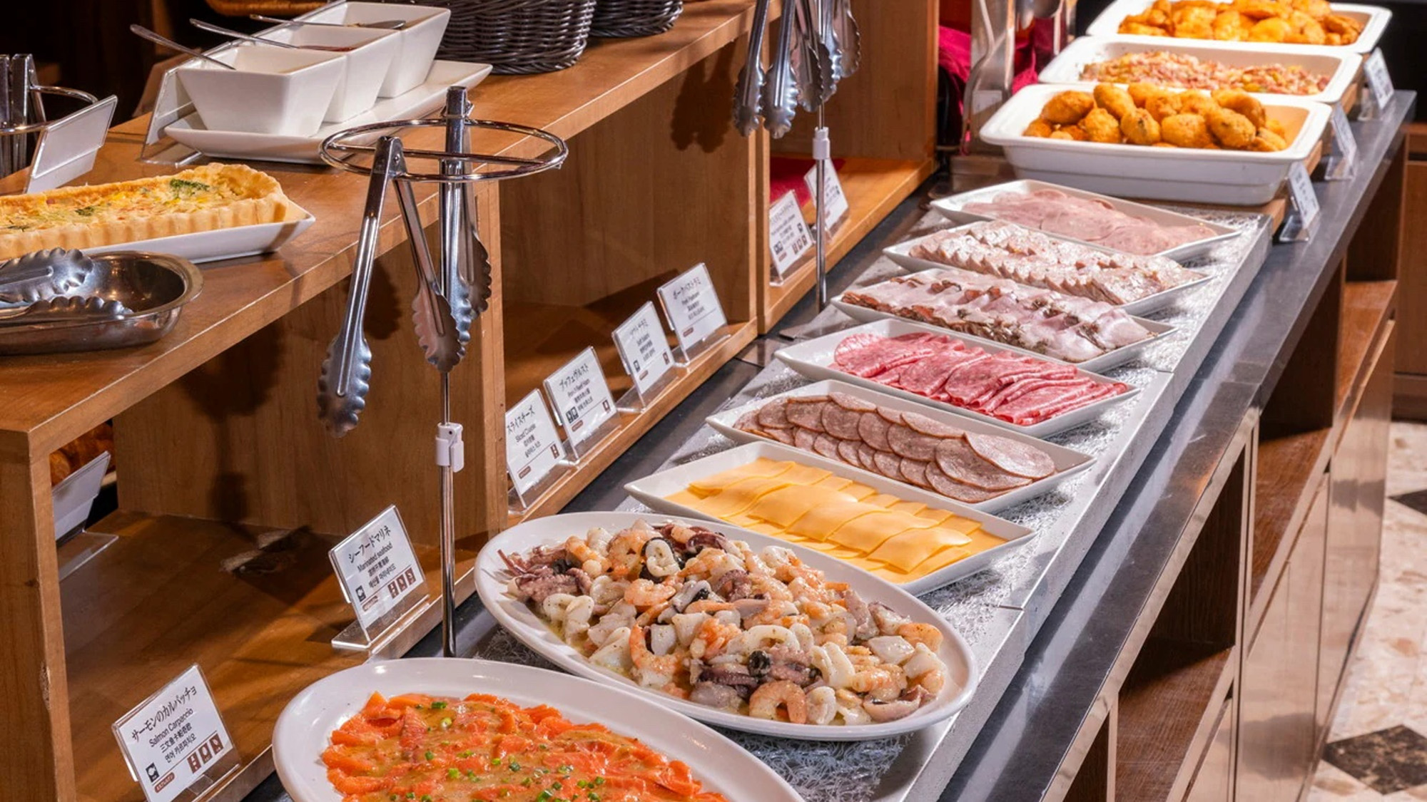 【イメージ】色鮮やかな冷菜から始まる特別なビュッフェ