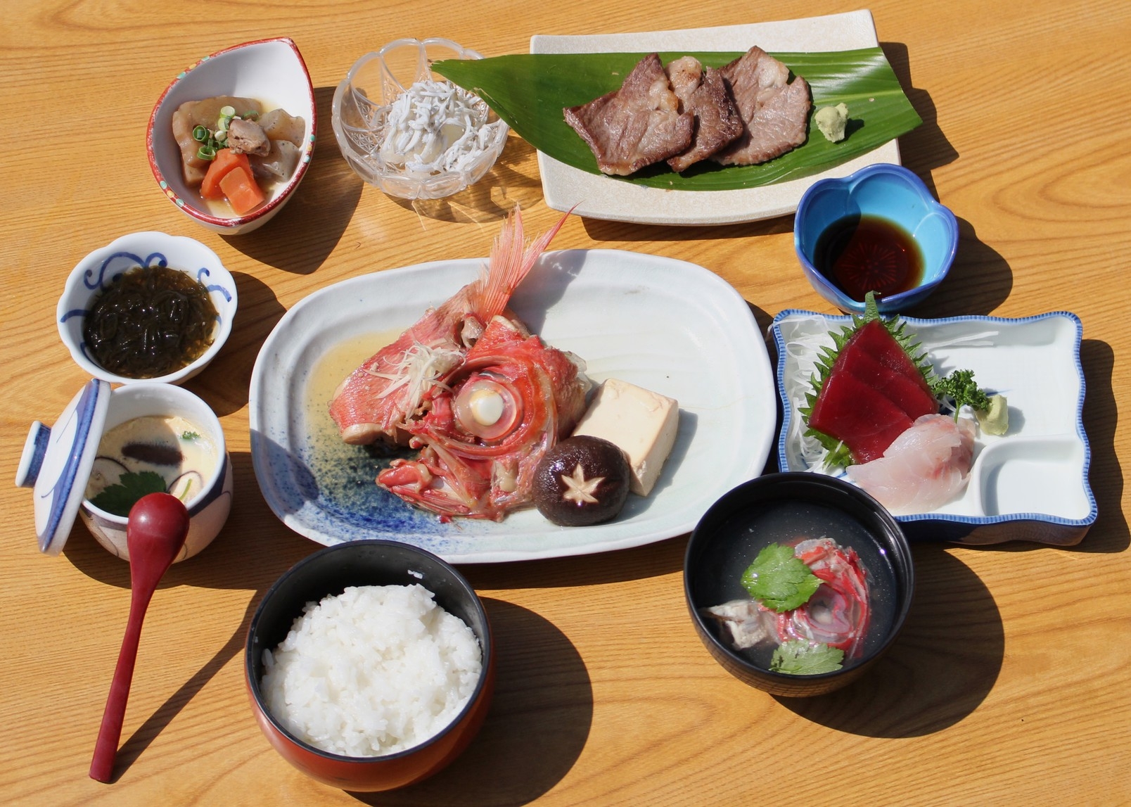 【夕食付】全室オーシャンビューで迎える穏やかな朝｜御用邸近くの閑静な高台に佇む洋館風ホテル
