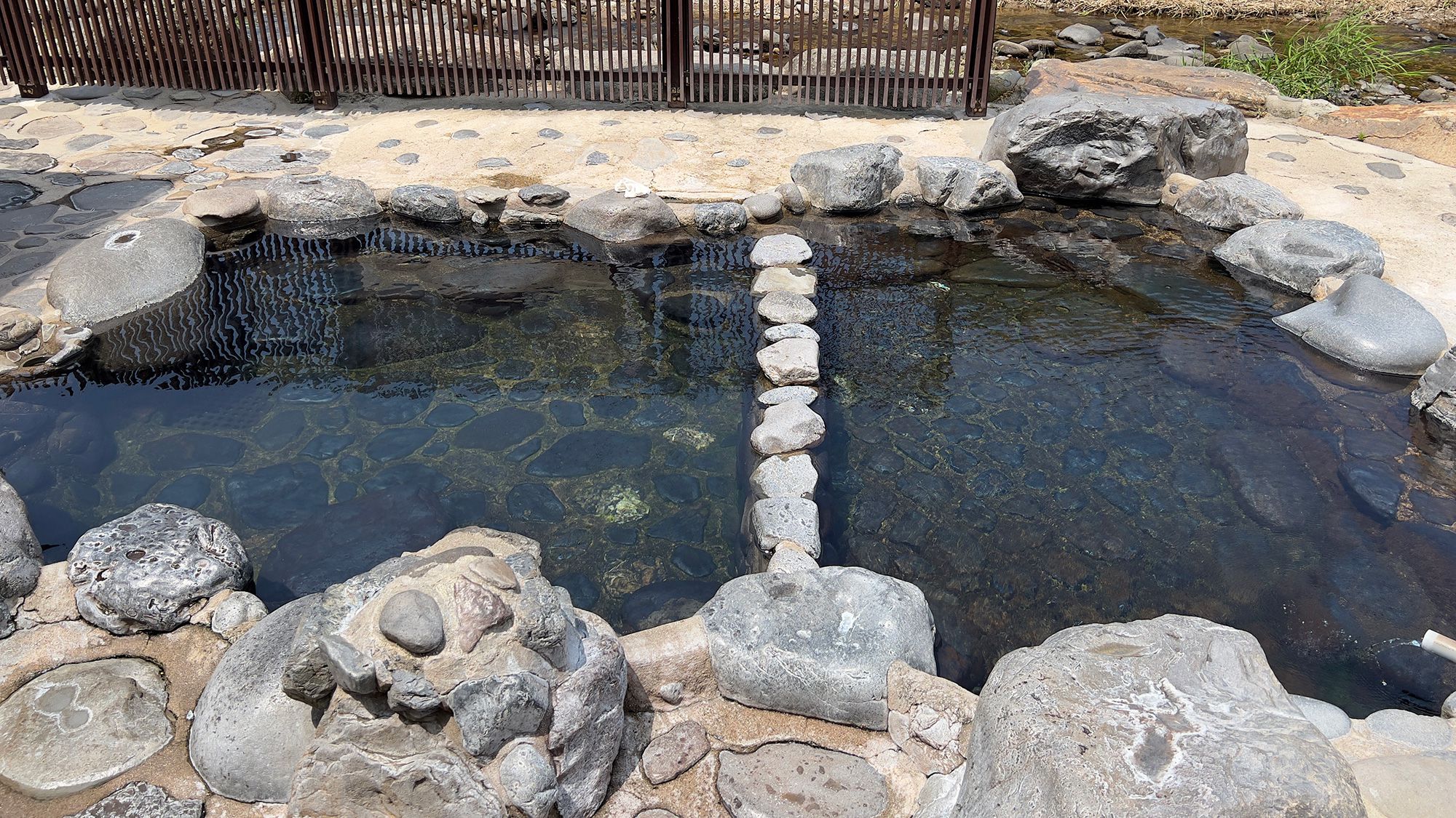 〇三朝温泉河原風呂　＜当館より車で約5分＞