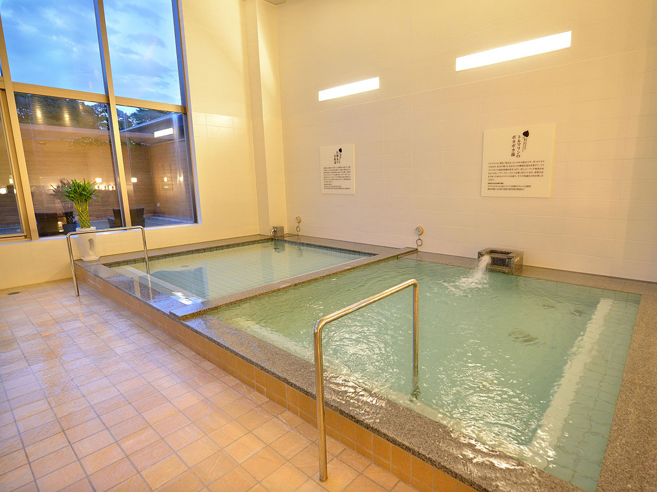 女性浴場 トルマリン風呂