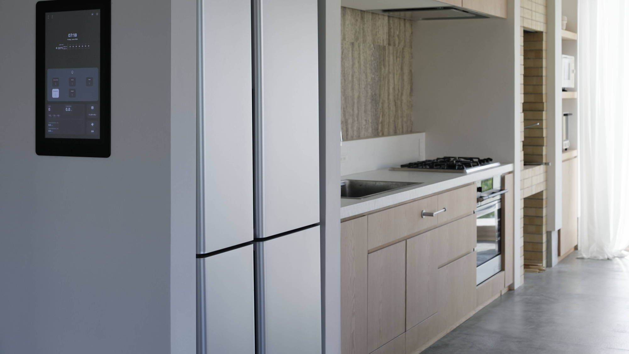 KURA：薪窯付きのキッチン