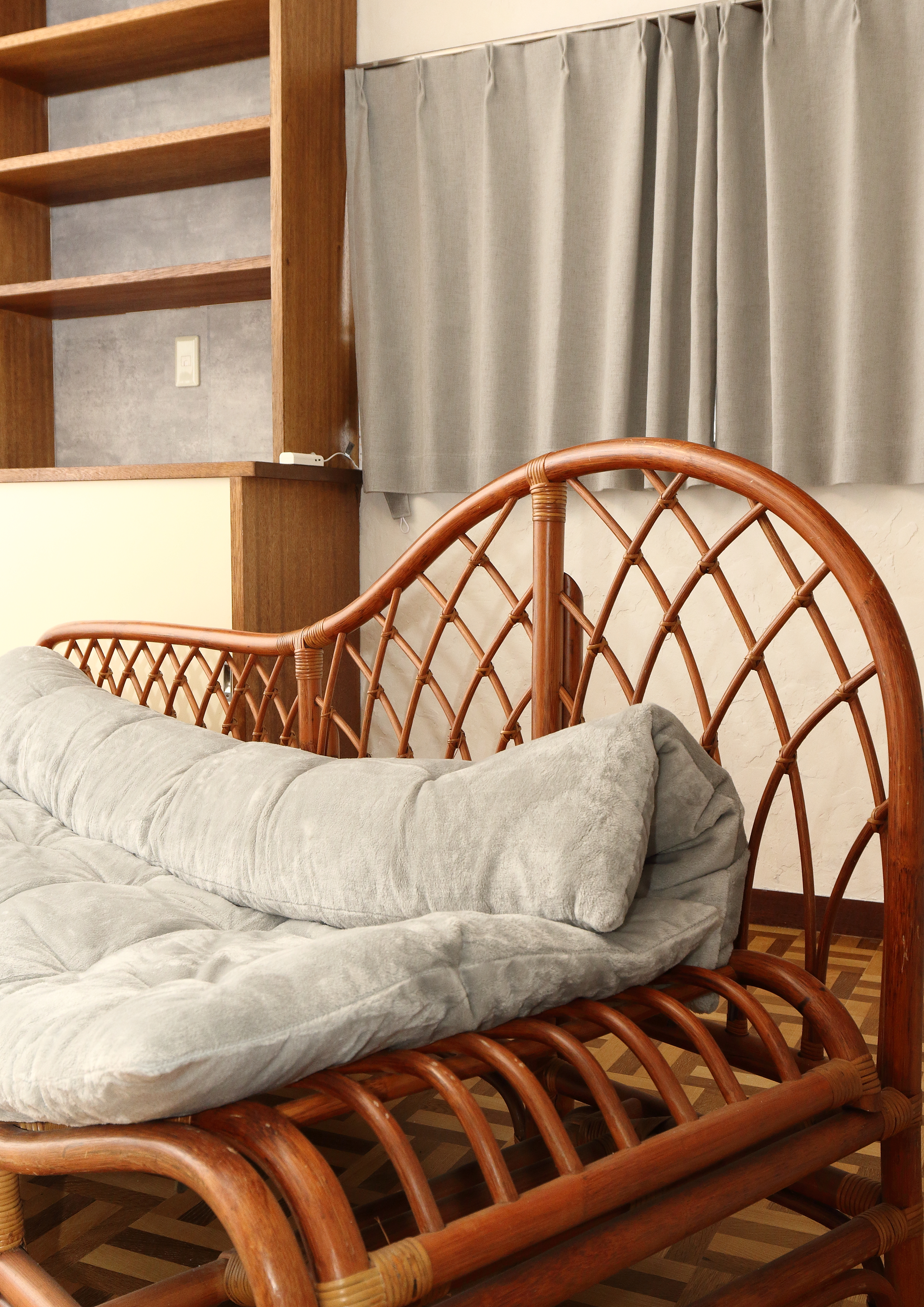 ２Ｆリビングは白&times;グレー&times;木の色を基調とした広々空間。 何をするのも自由。だが、何もしないのもまた自由。 　　