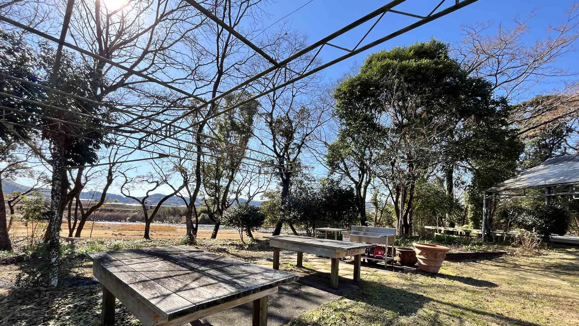 リバーサイドでBBQを。食材・道具付きで手ぶらでお楽しみ頂けます【スタンダード】〜夕食・軽朝食付き〜
