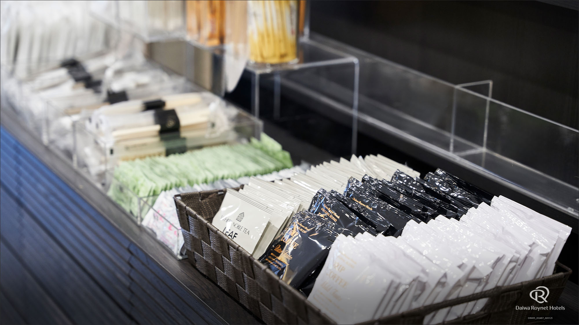 フロント階にアメニティバーを設置しております。