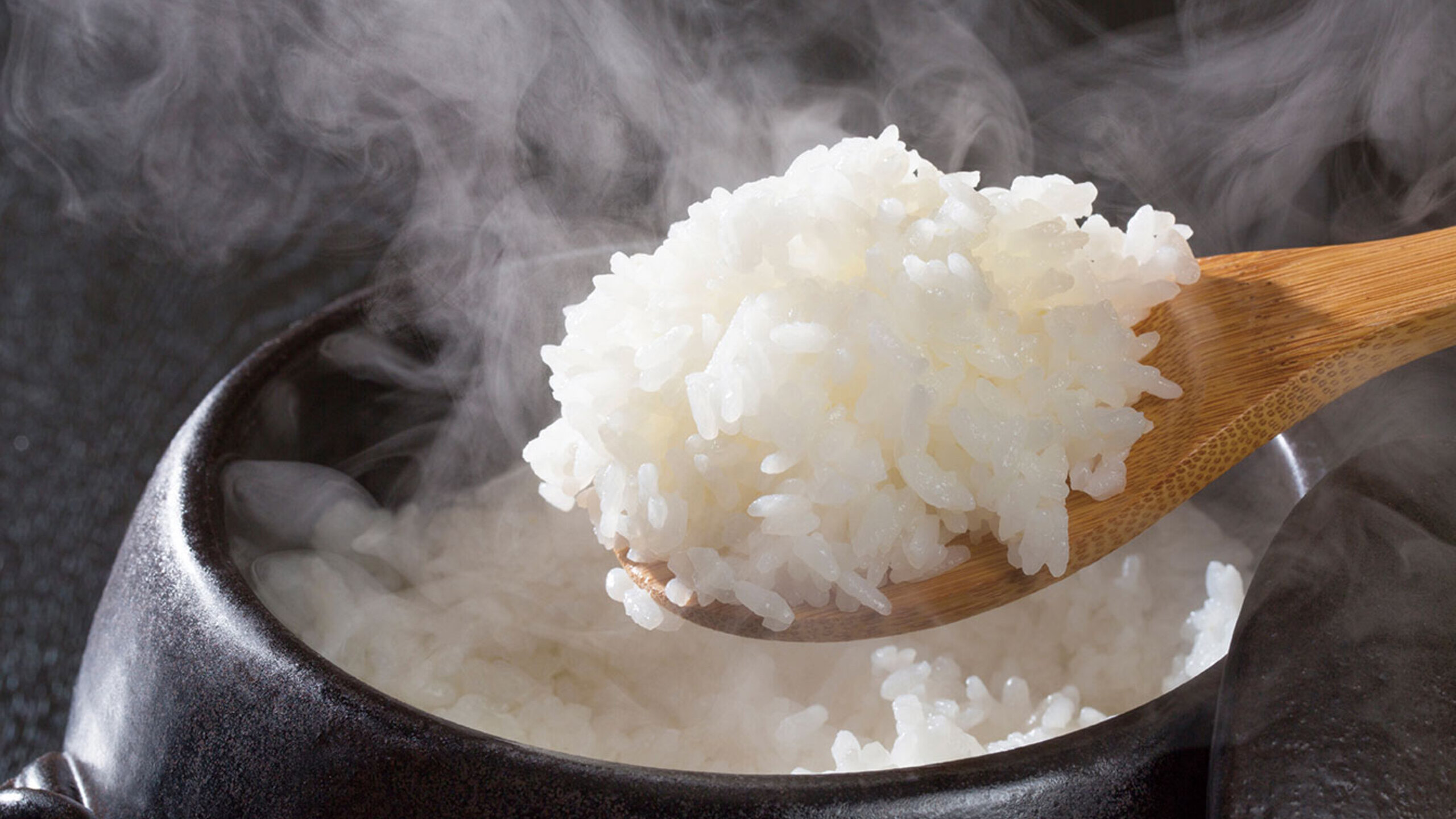 朝食の主役は、魚沼産「コシヒカリ」と埼玉産米を贅沢にブレンドした釜炊きごはん。