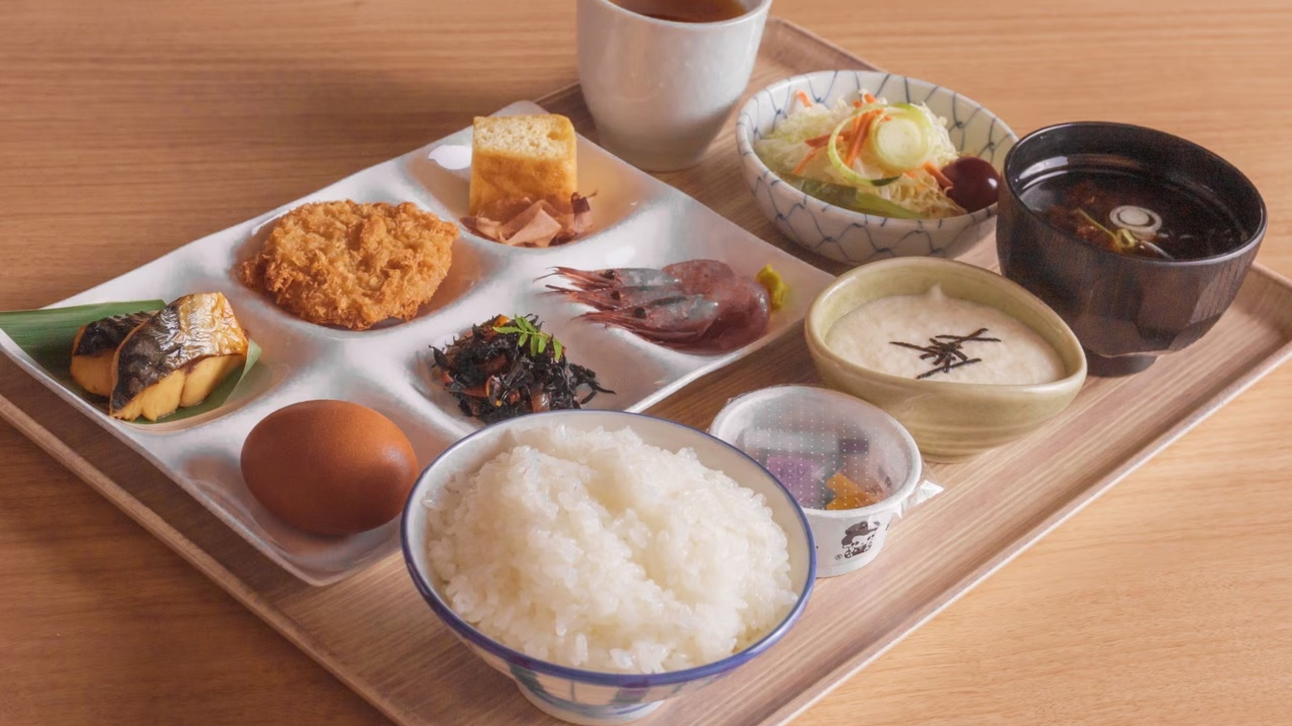 炊きたてふっくらのご飯をメインに和洋どちらも欲張れるのが、ビュッフェの醍醐味です。