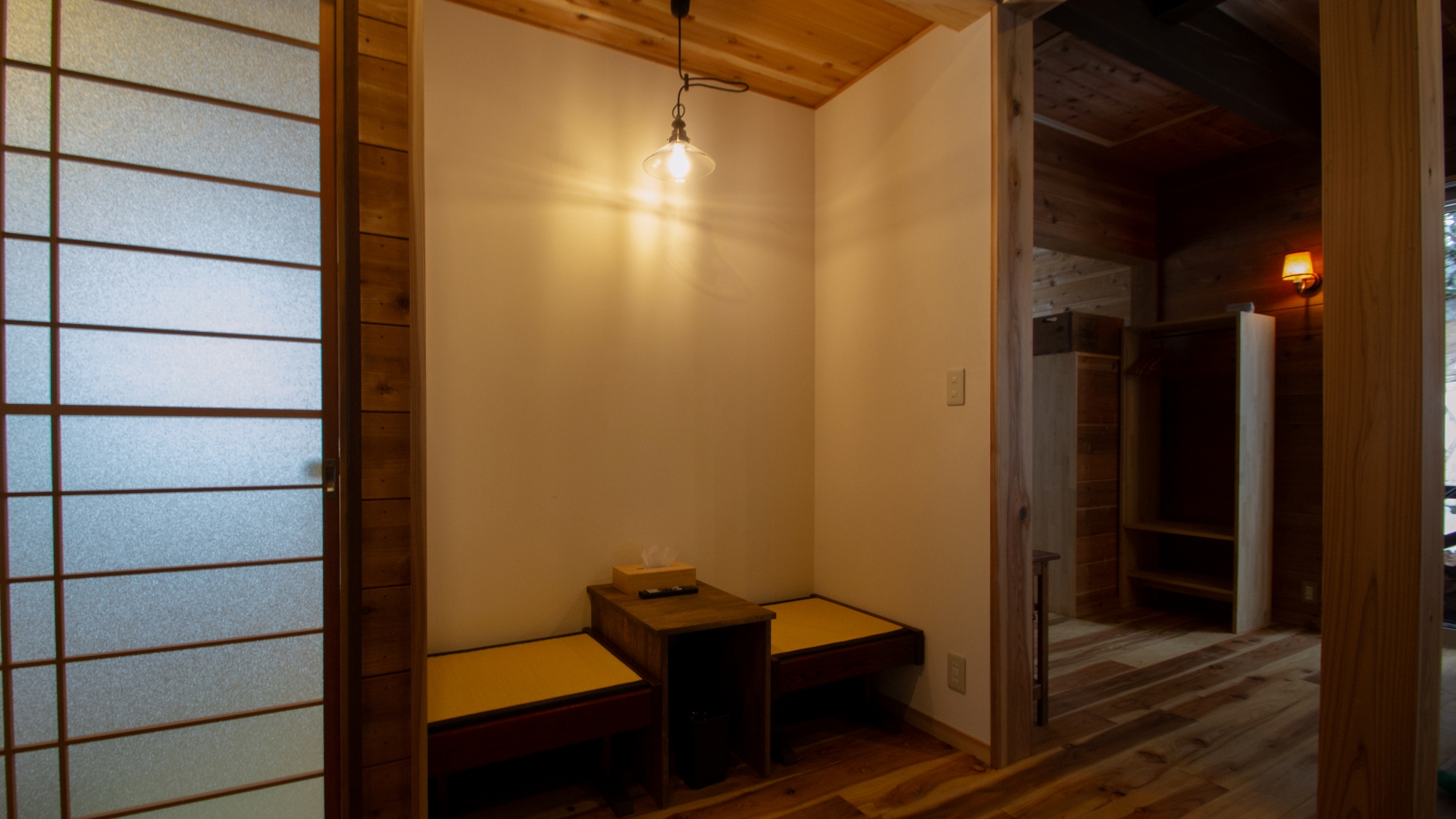 *【くつろぎスペース】キッチン横の小スペースはダイニングとしてもご利用いただけます。