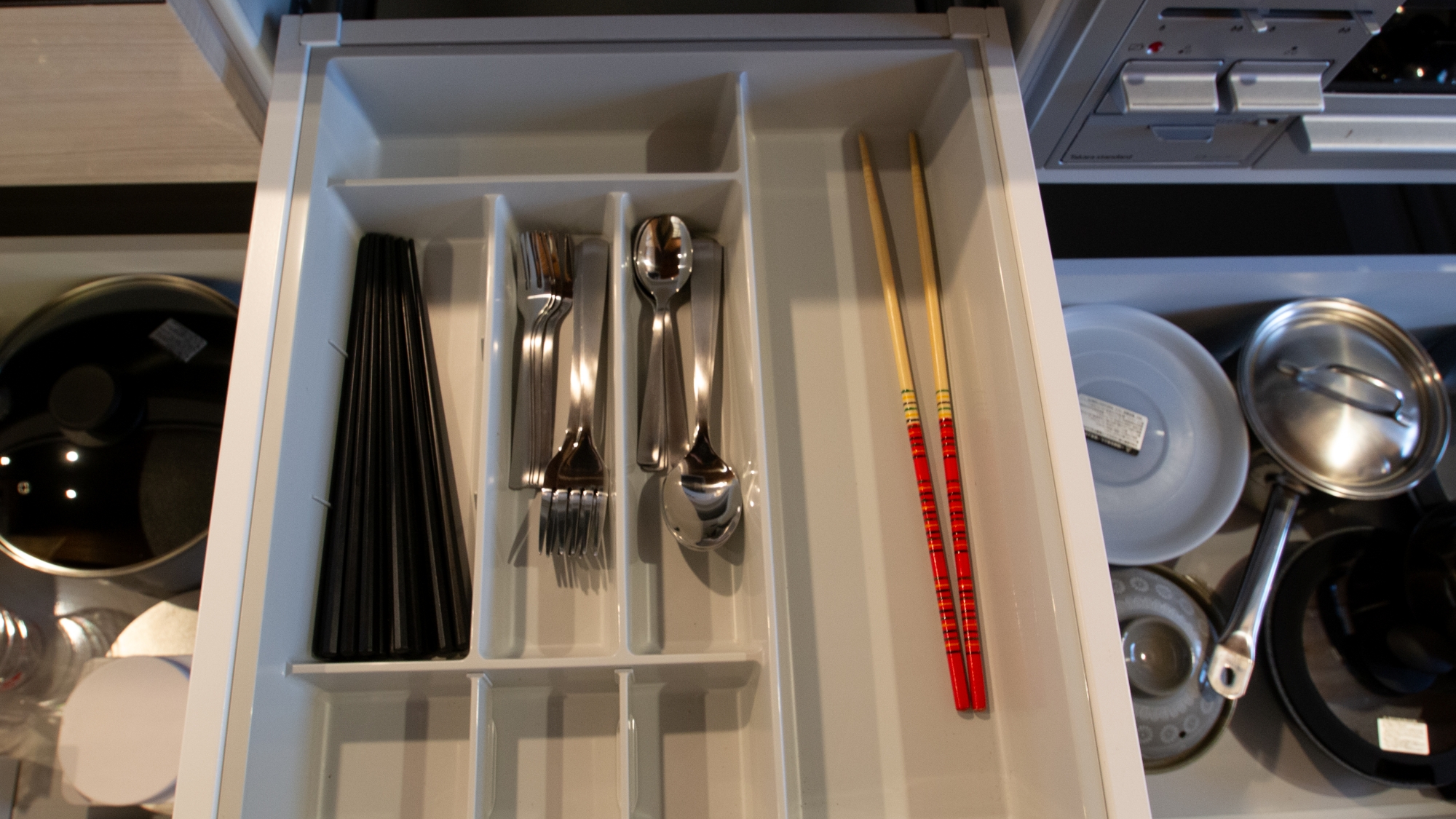 *【キッチン】調理器具も充実、長期滞在にも嬉しい便利なキッチン空間です。