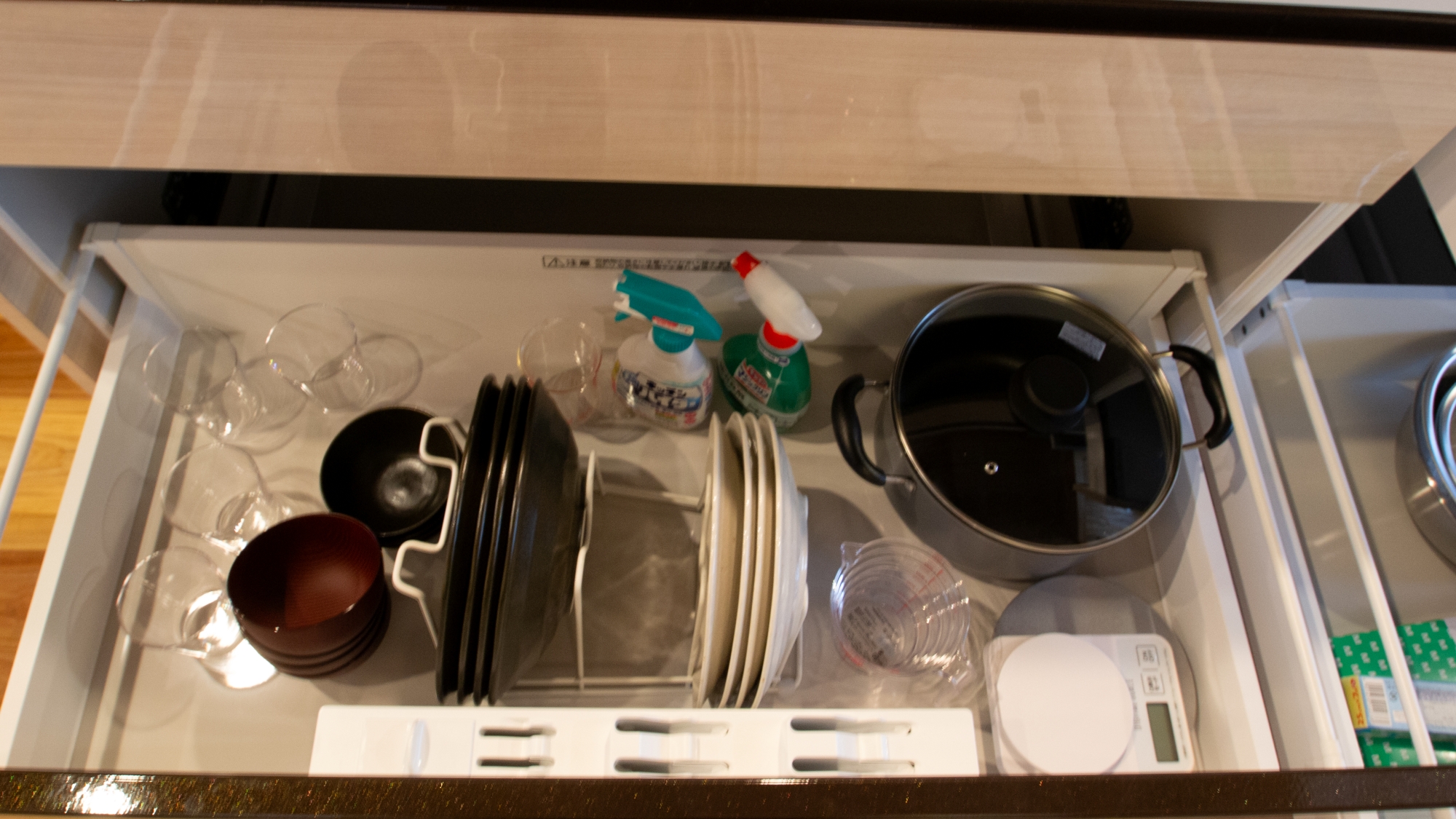 *【キッチン】調理器具も充実、長期滞在にも嬉しい便利なキッチン空間です。