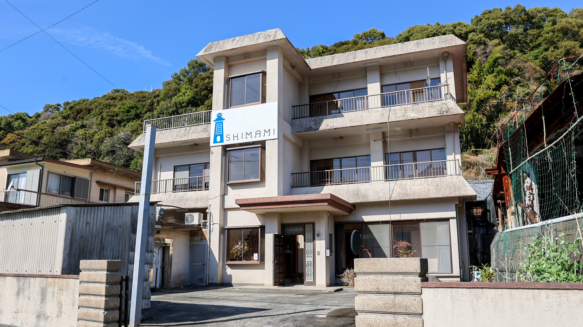 元々民宿だった建物をリノベーションした宿泊施設です。