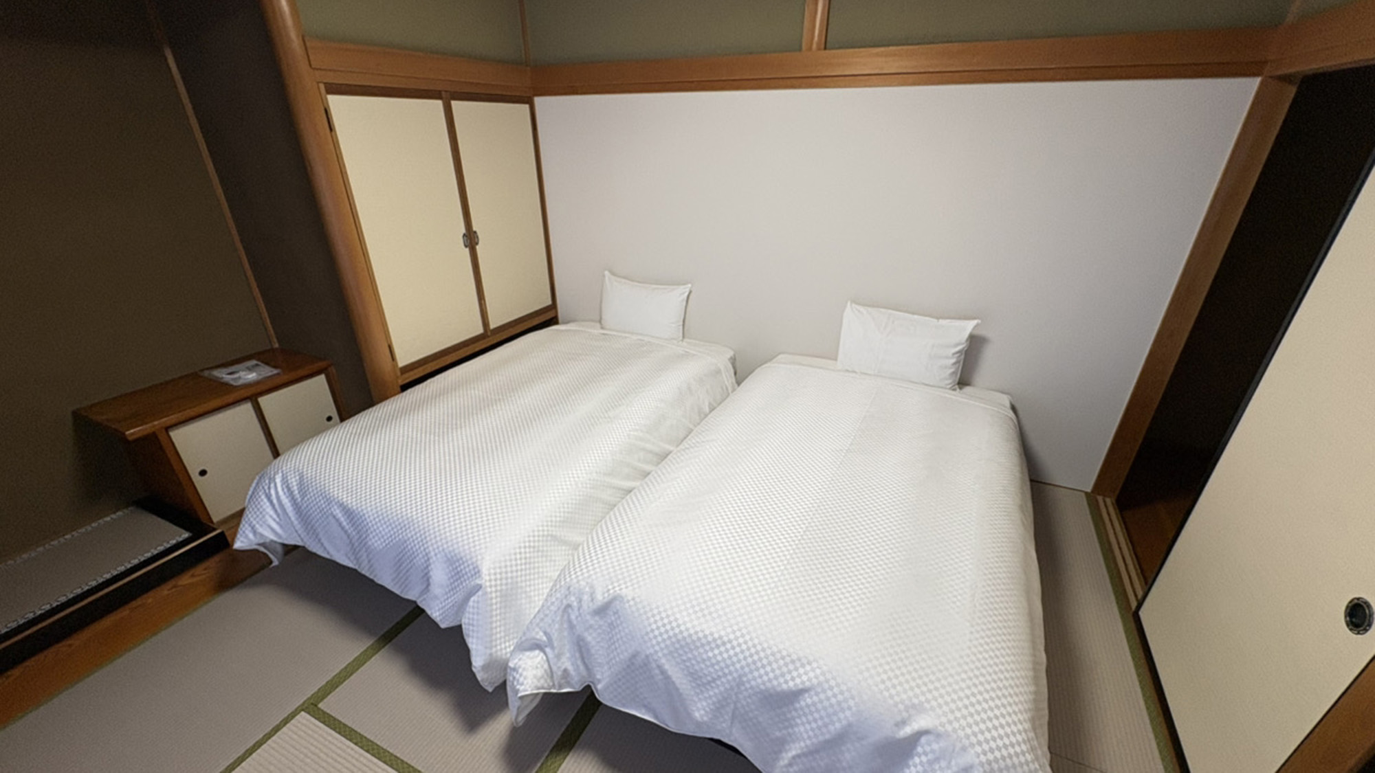 ・【和室＋ベッドの8畳部屋】セミダブルベッド　シモンズ製マットレスを採用