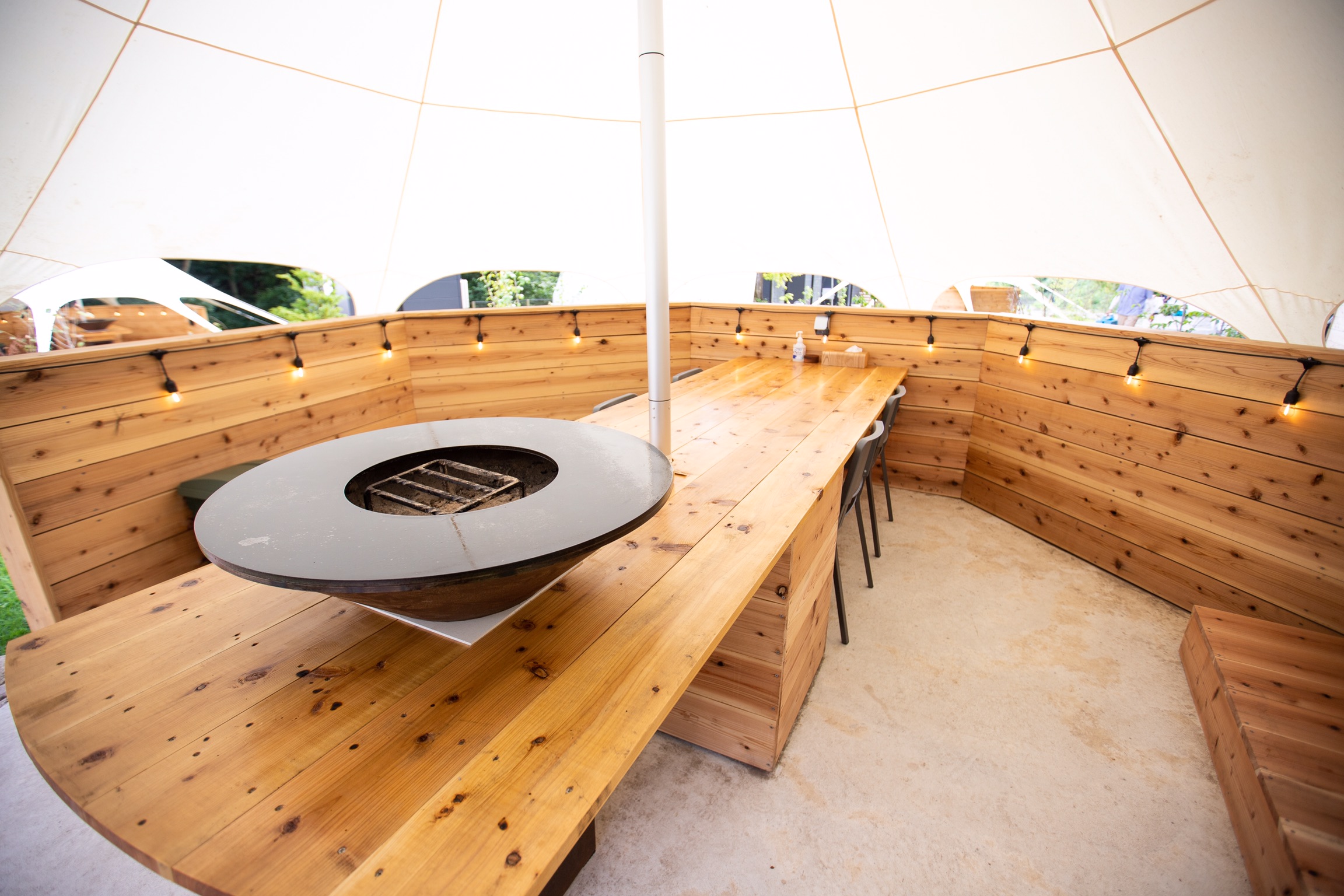 プライベートテラス（食事スペース）