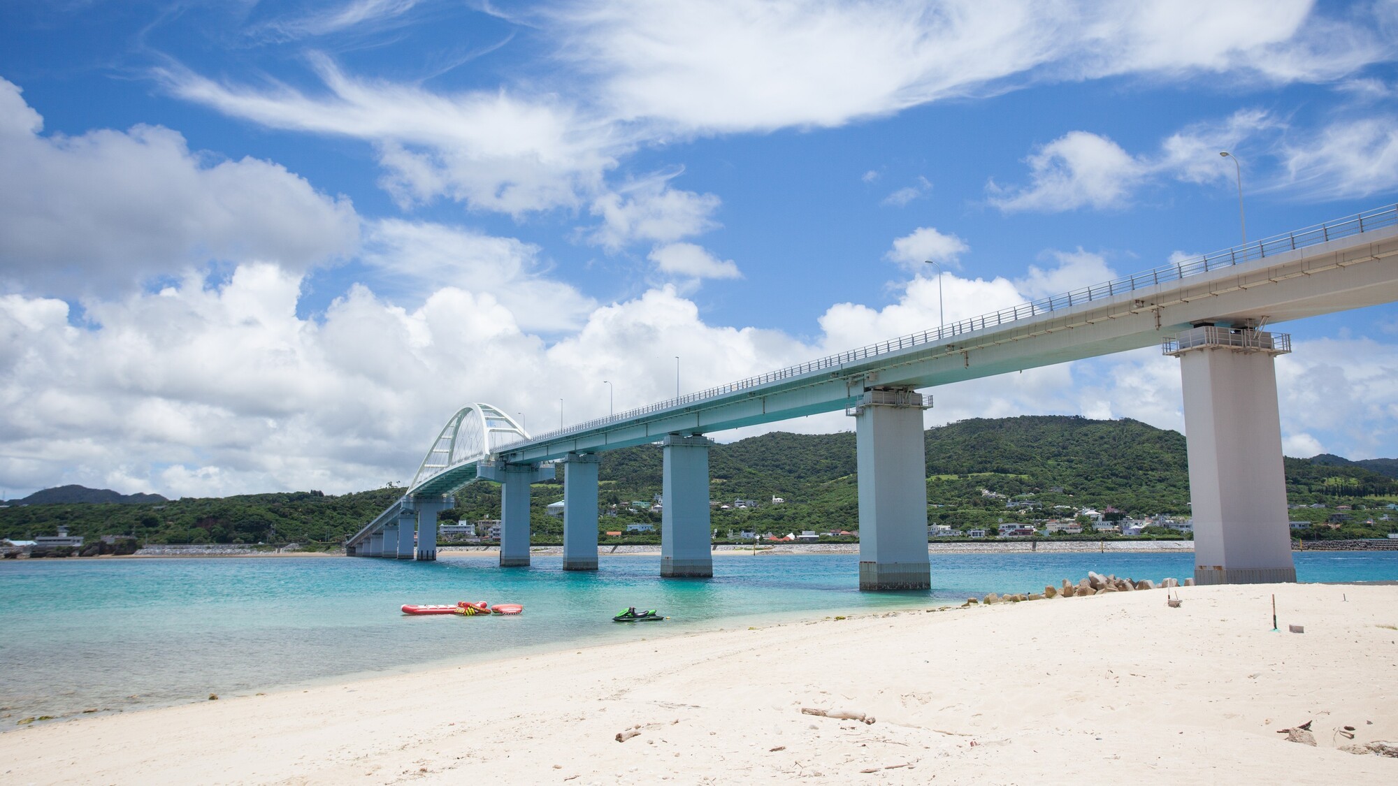 瀬底島まで車で36分