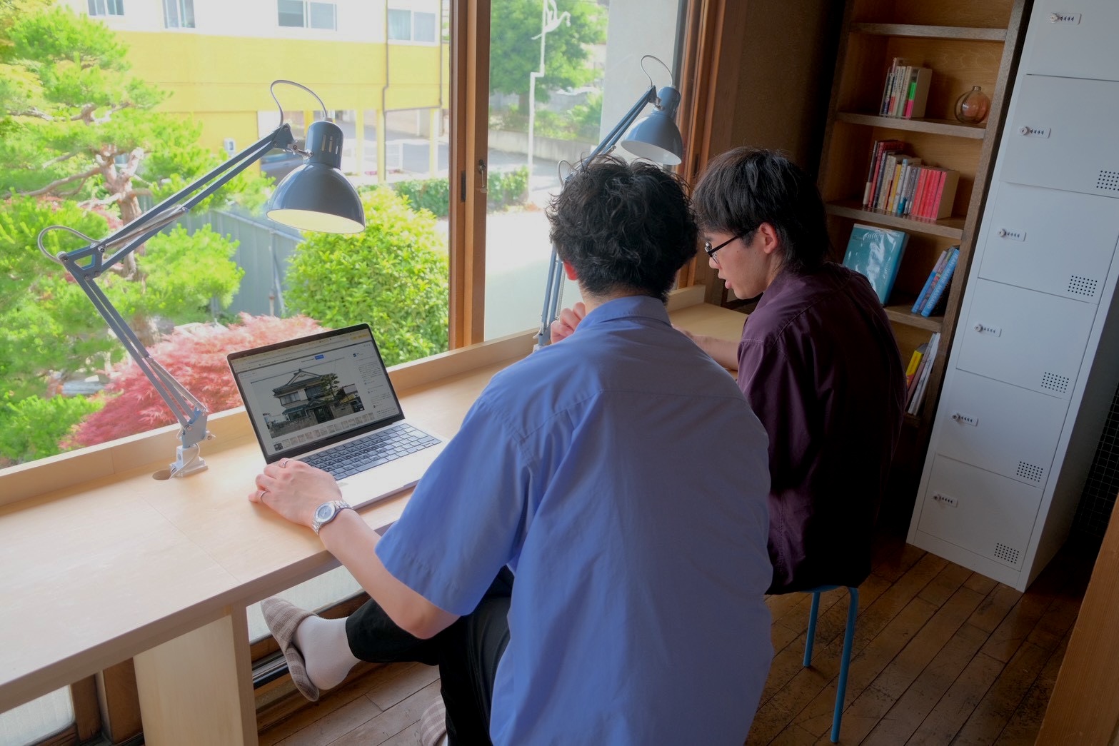 旅行の合間に本を読んだり、日記を書いたり。ワーケーション利用もおすすめです。