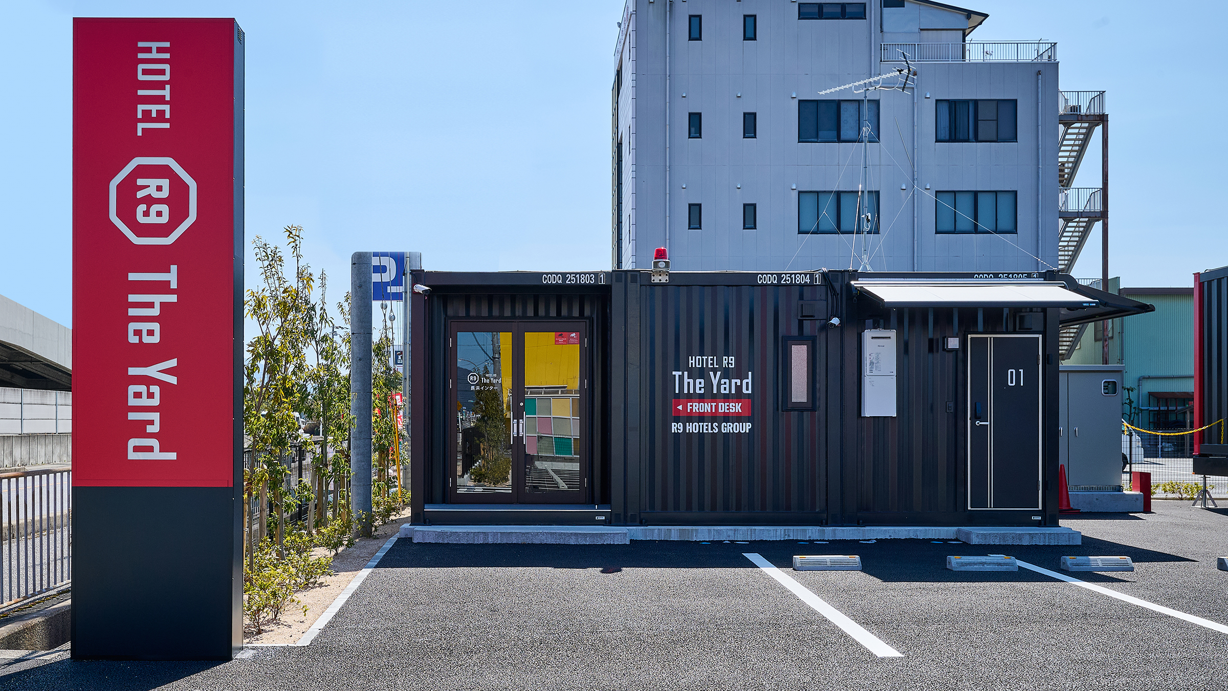 受付、ホットドリンク＆軽食（冷食食品）受け取りコーナー、アメニティーコーナーを完備。まずはこちらにお立ち寄りください！