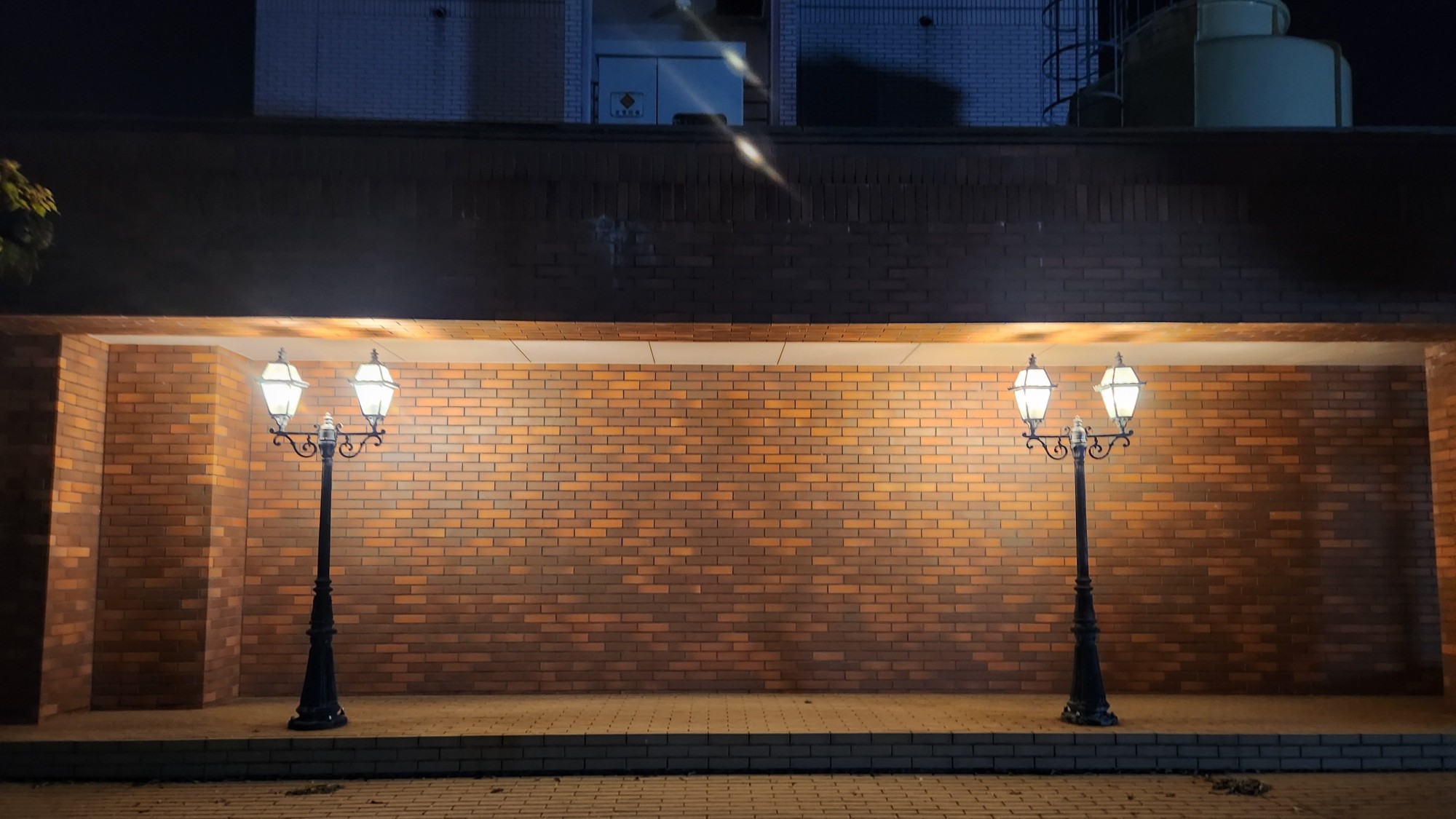 レンガの壁と相まって、レトロで落ち着いた雰囲気でドラマのようなスポットがあります！