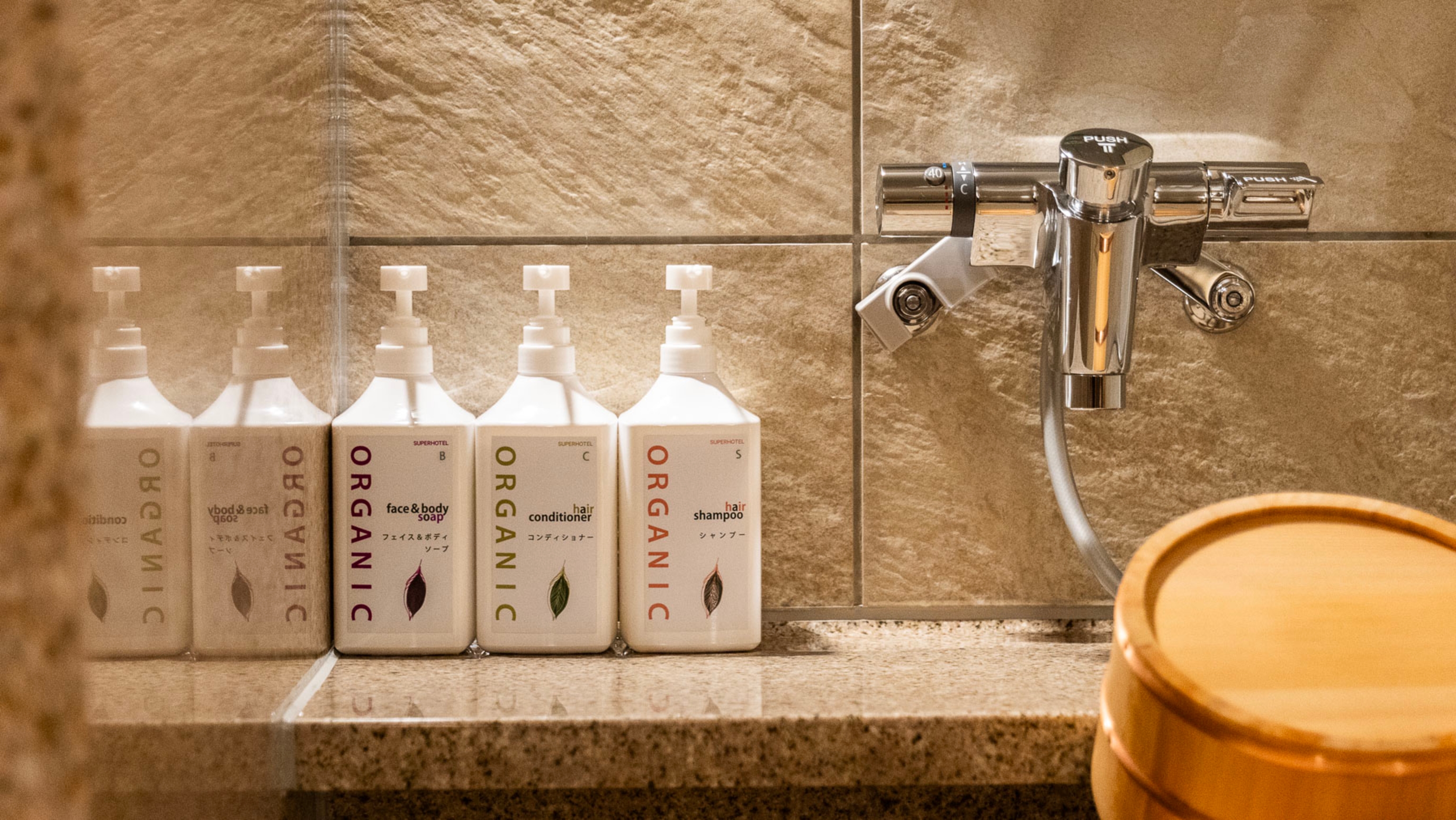 ５つのオーガニック認定ハーブエキス配合で地肌と髪に優しい「アロマハーブ」