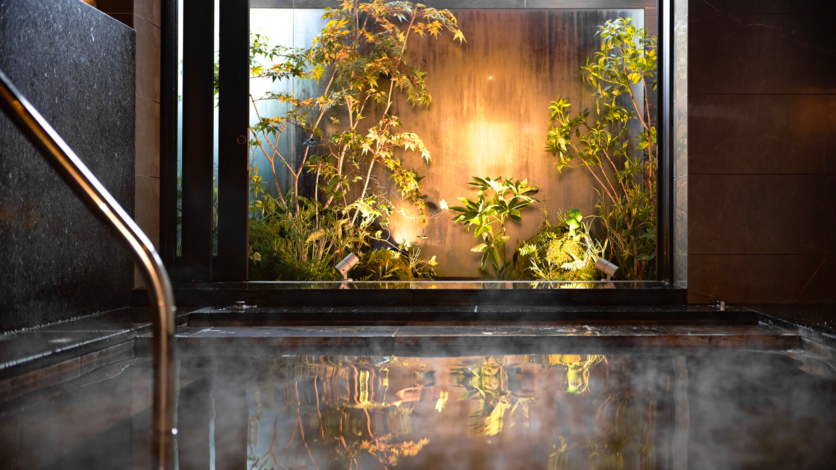 本物の天然温泉で芯まで温まります