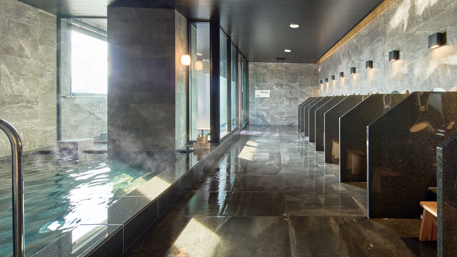 こころまでほぐれる天然温泉をご堪能ください