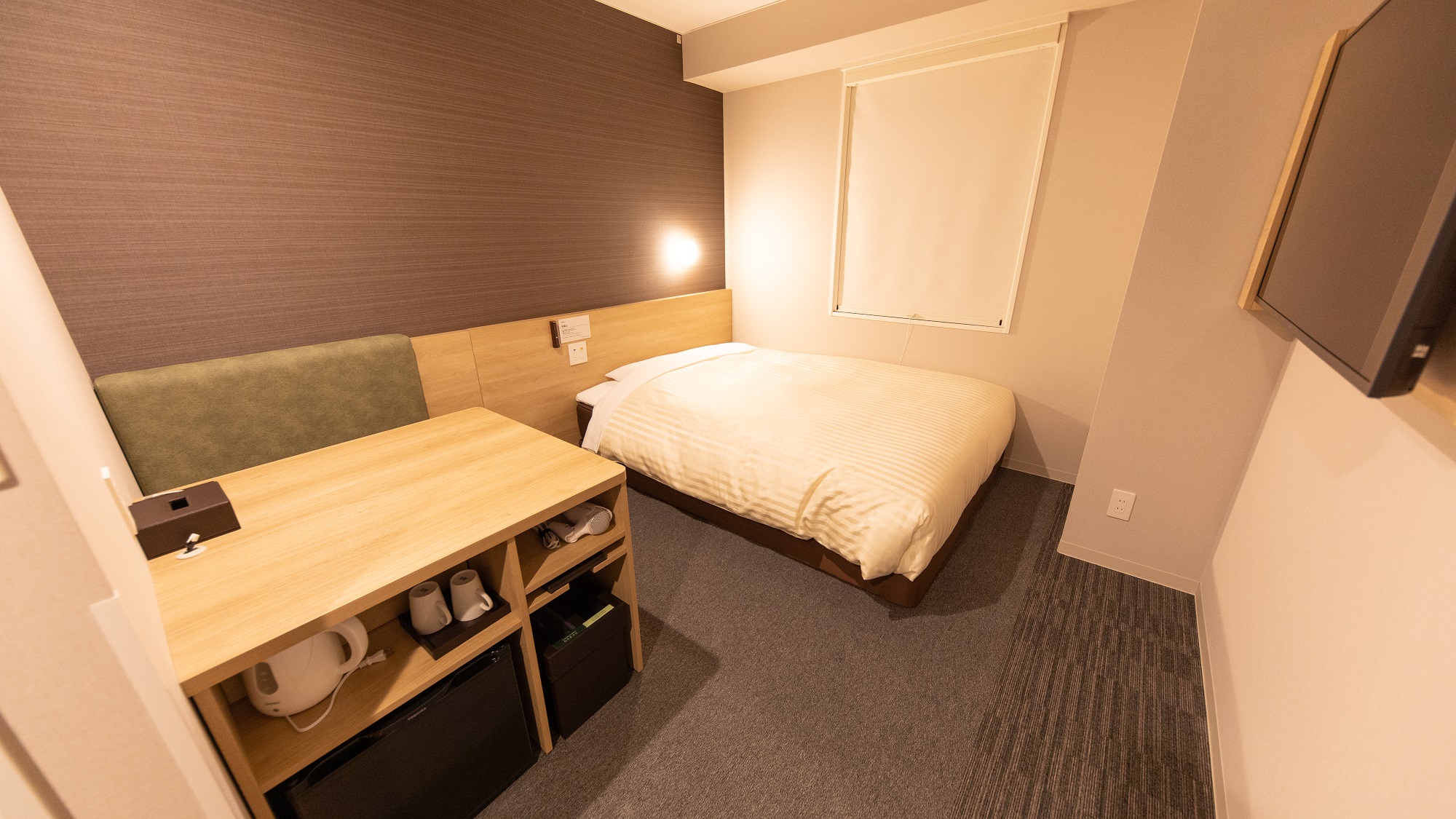 【エクストラルーム】広々デスクで趣味も仕事も捗ります