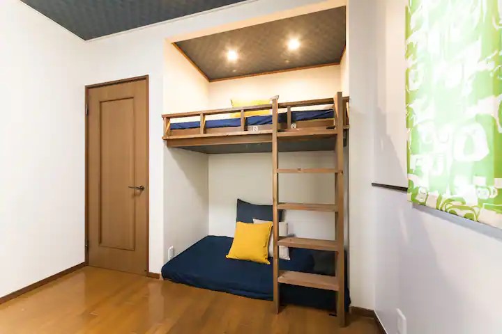 ２階ベッドルーム２